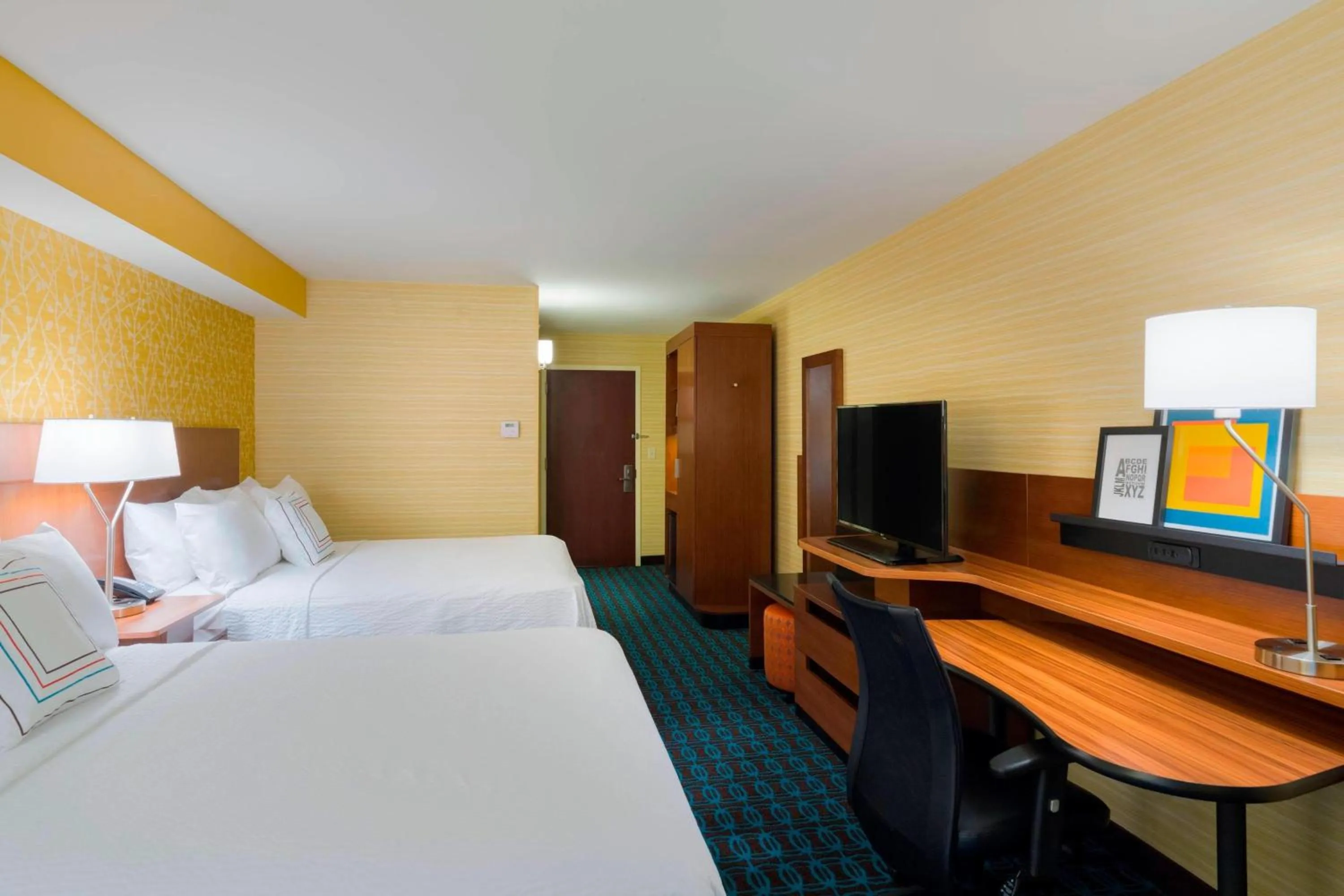 Photo of the whole room, Bed in Fairfield Inn & Suites by Marriott Paramus