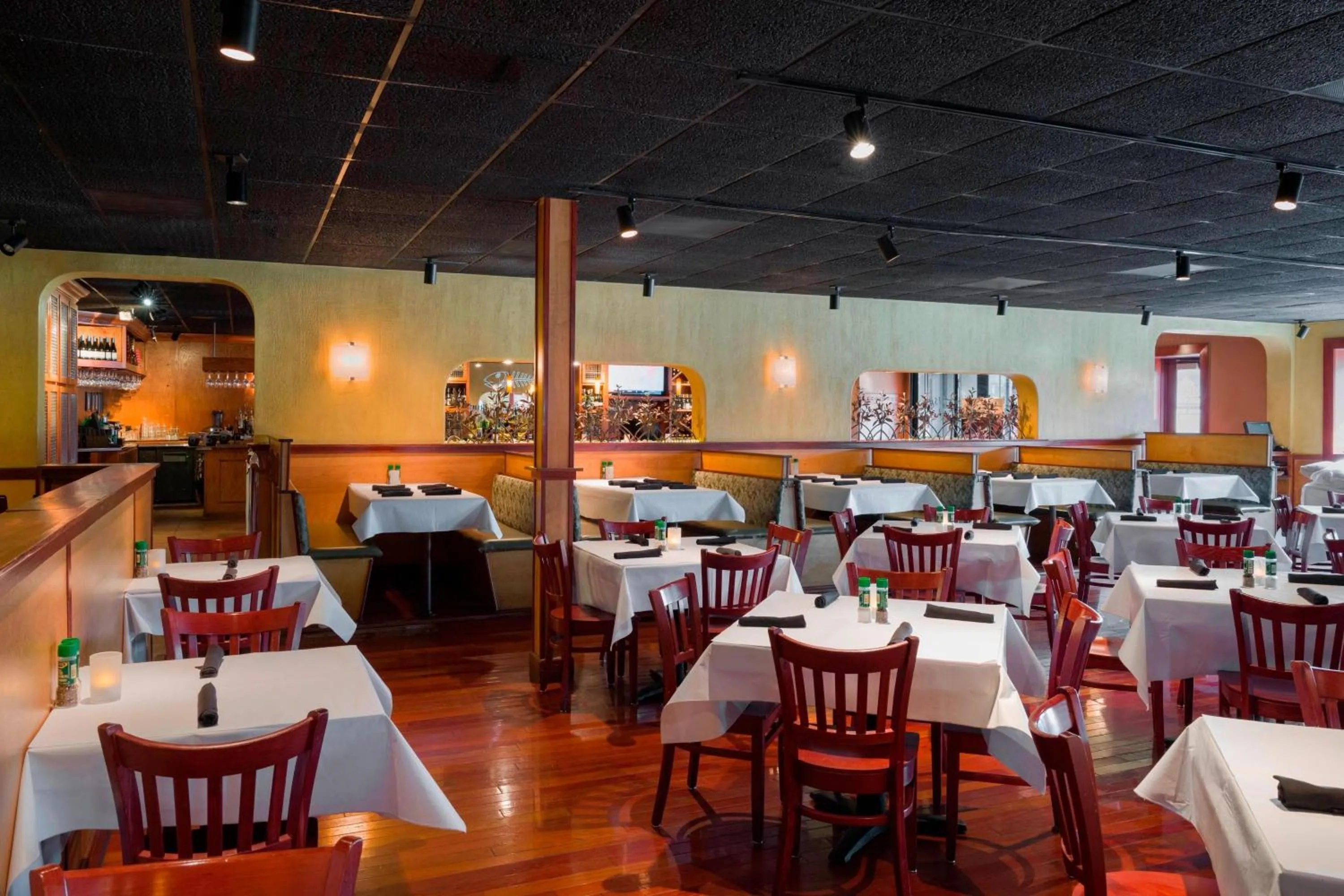 Restaurant/places to eat in Fairfield Inn & Suites by Marriott Paramus