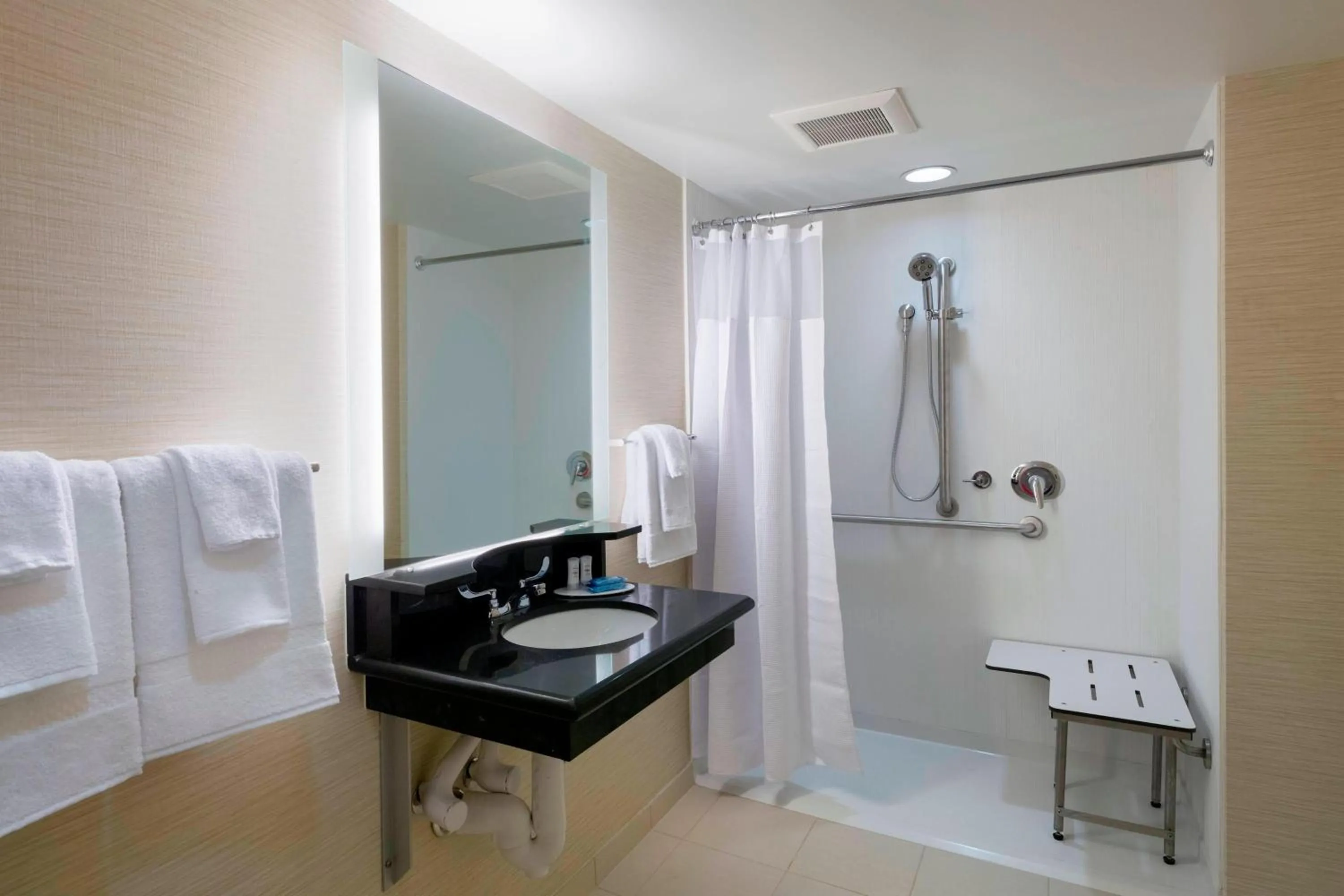 Bathroom in Fairfield Inn & Suites by Marriott Paramus
