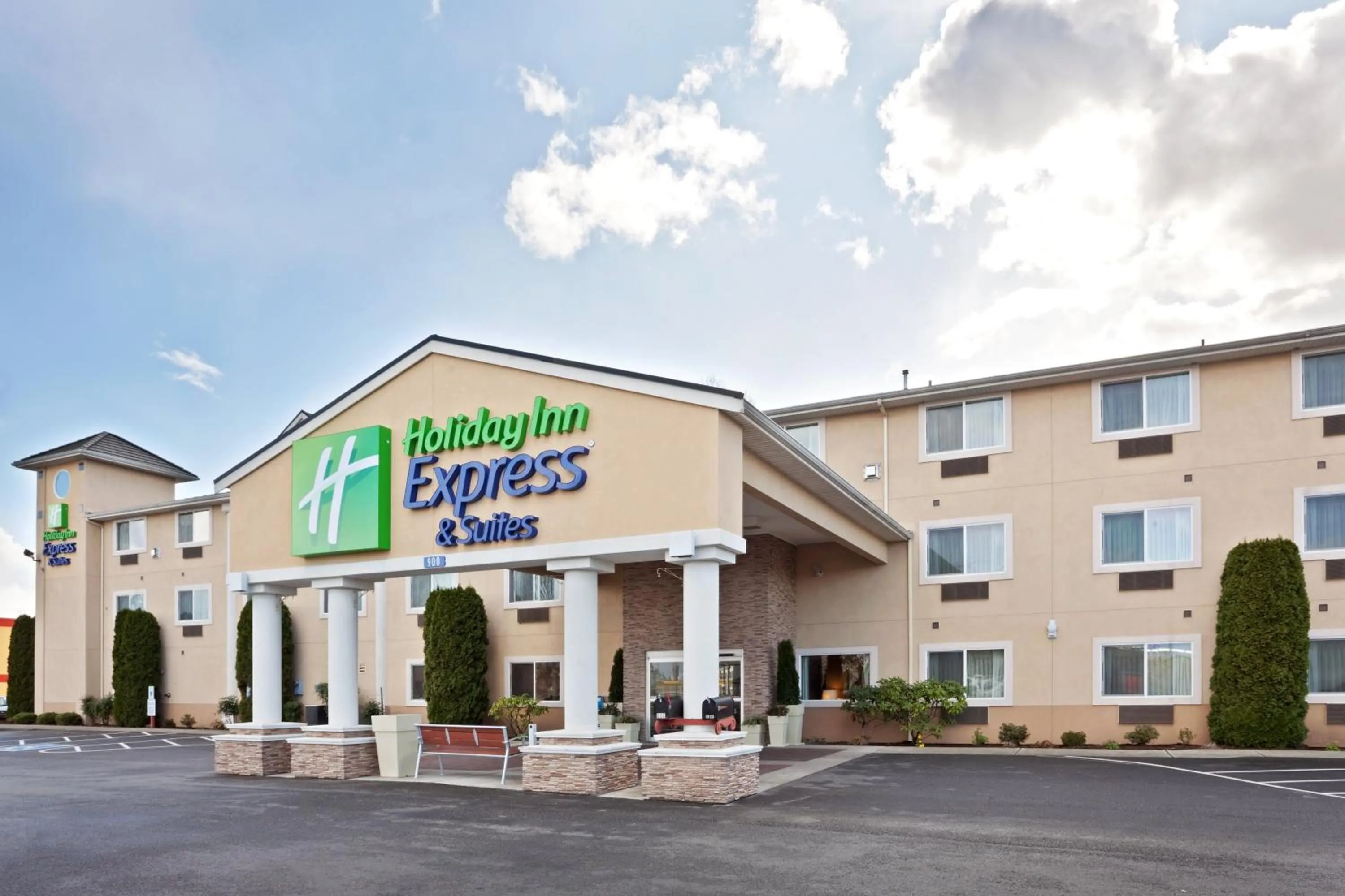 Property building in Holiday Inn Express Hotels & Suites Burlington by IHG