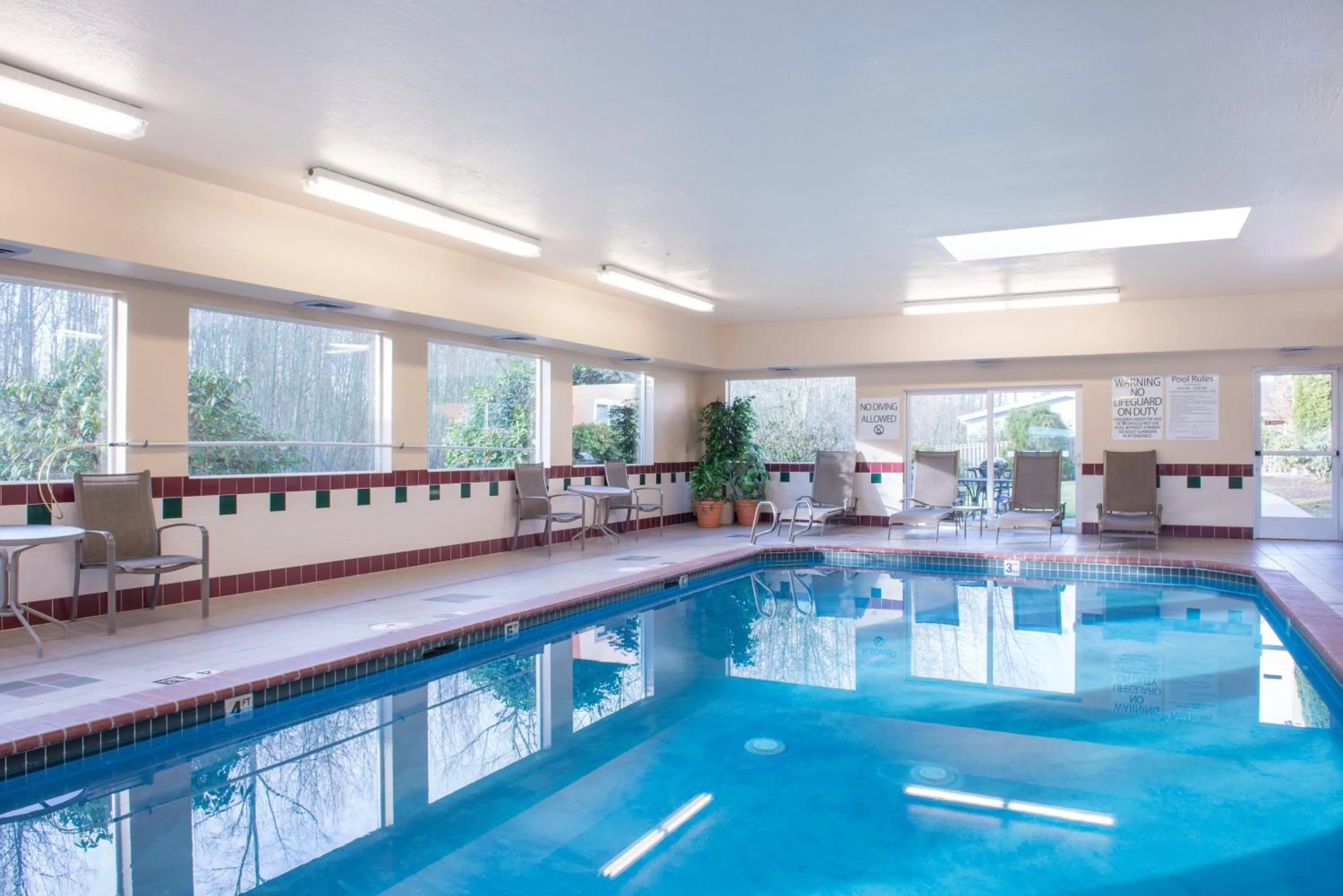 Swimming pool in Holiday Inn Express Hotels & Suites Burlington by IHG