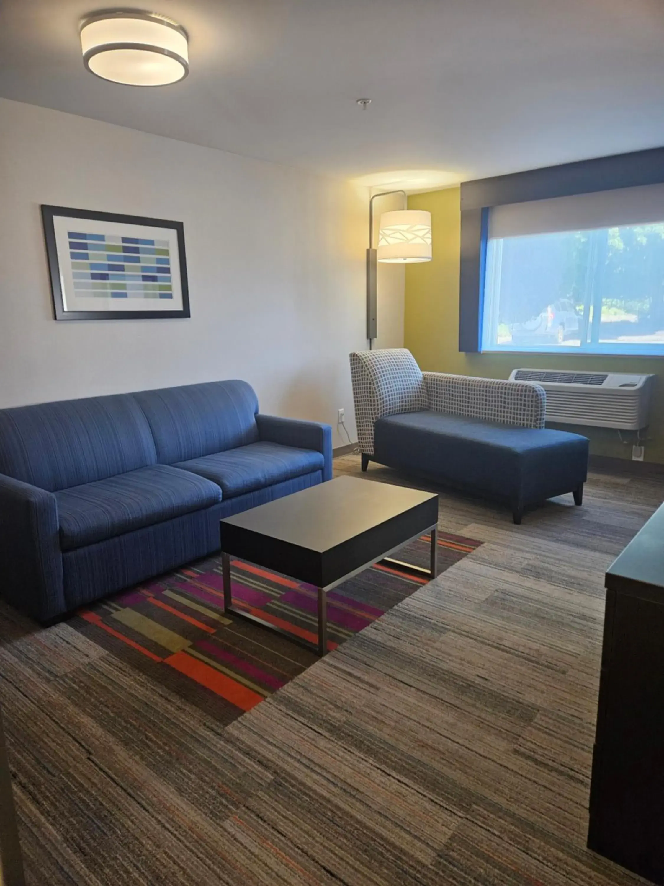 Double Suite - Mobility Access Tub/Non-Smoking in Holiday Inn Express Hotels & Suites Burlington by IHG Double Suite - Mobility Access Tub/Non-Smoking in Holiday Inn Express Hotels & Suites Burlington by IHG