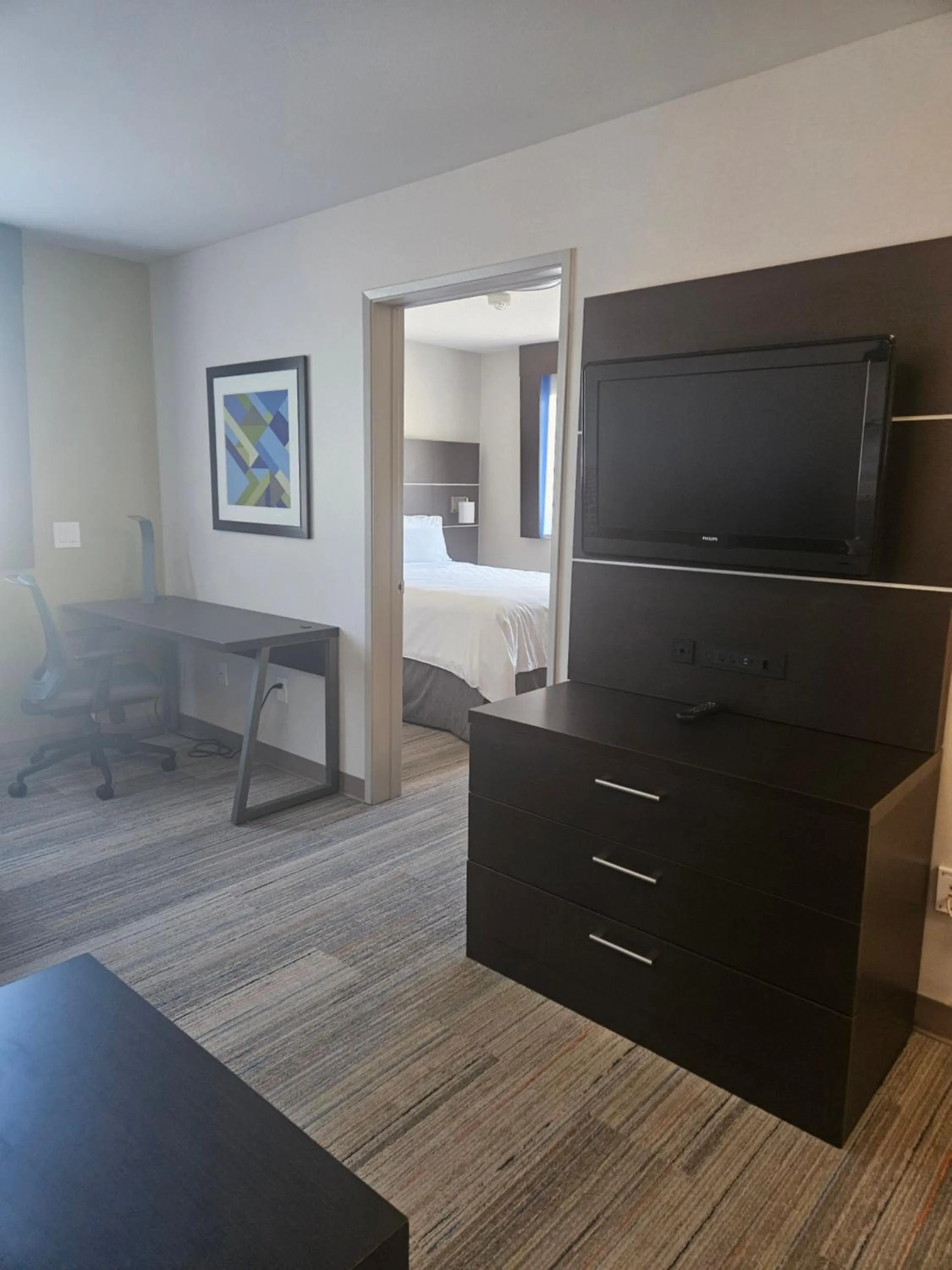 TV and multimedia, Bed in Holiday Inn Express Hotels & Suites Burlington by IHG
