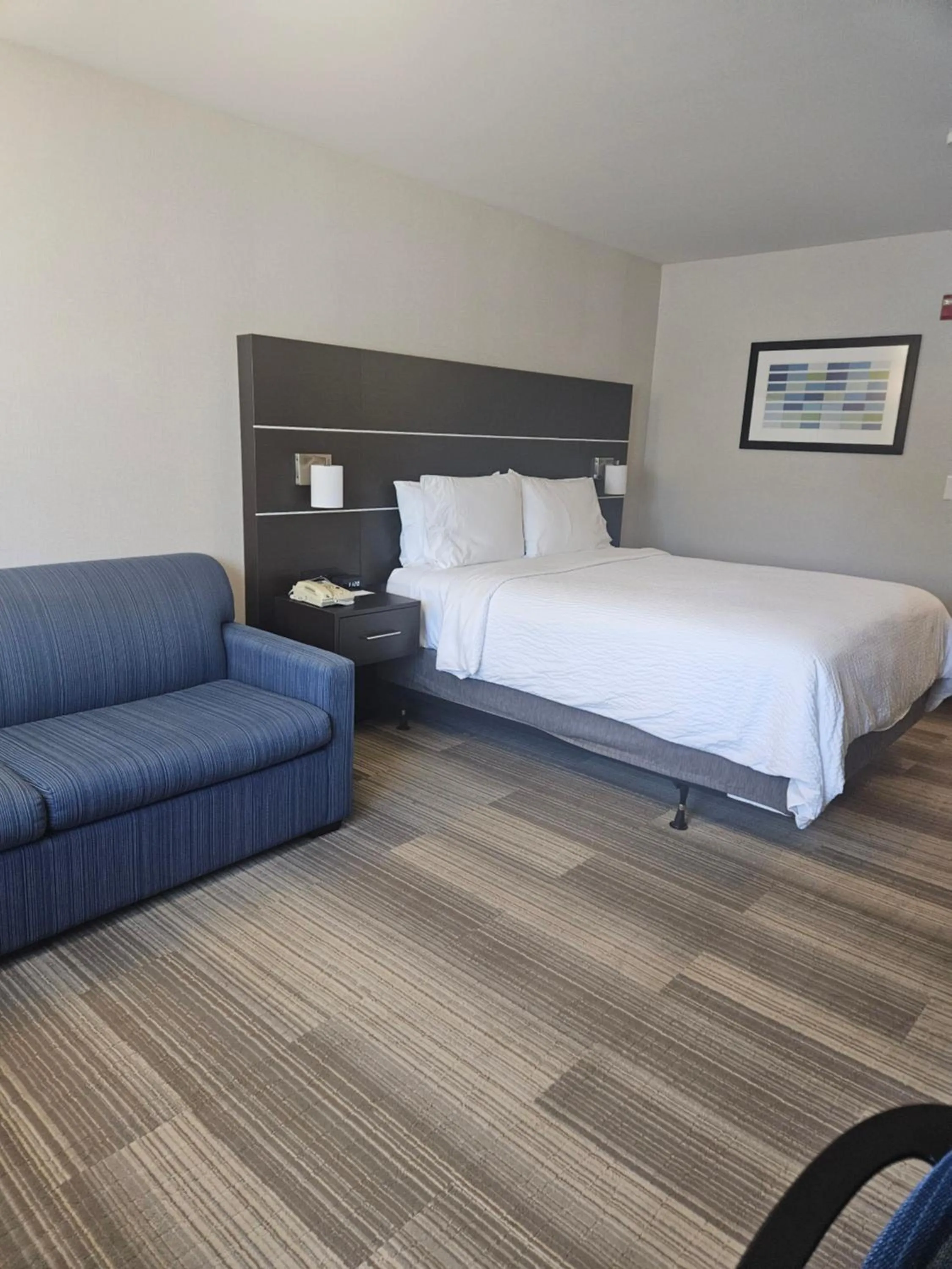 Bed in Holiday Inn Express Hotels & Suites Burlington by IHG