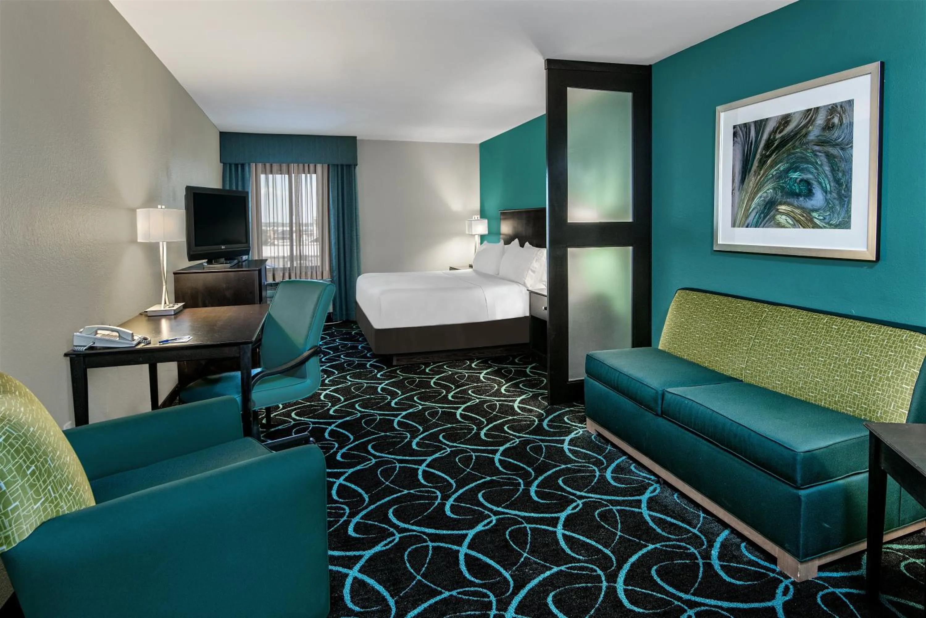 Photo of the whole room, Bed in Holiday Inn Express Hotel and Suites Fort Worth/I-20