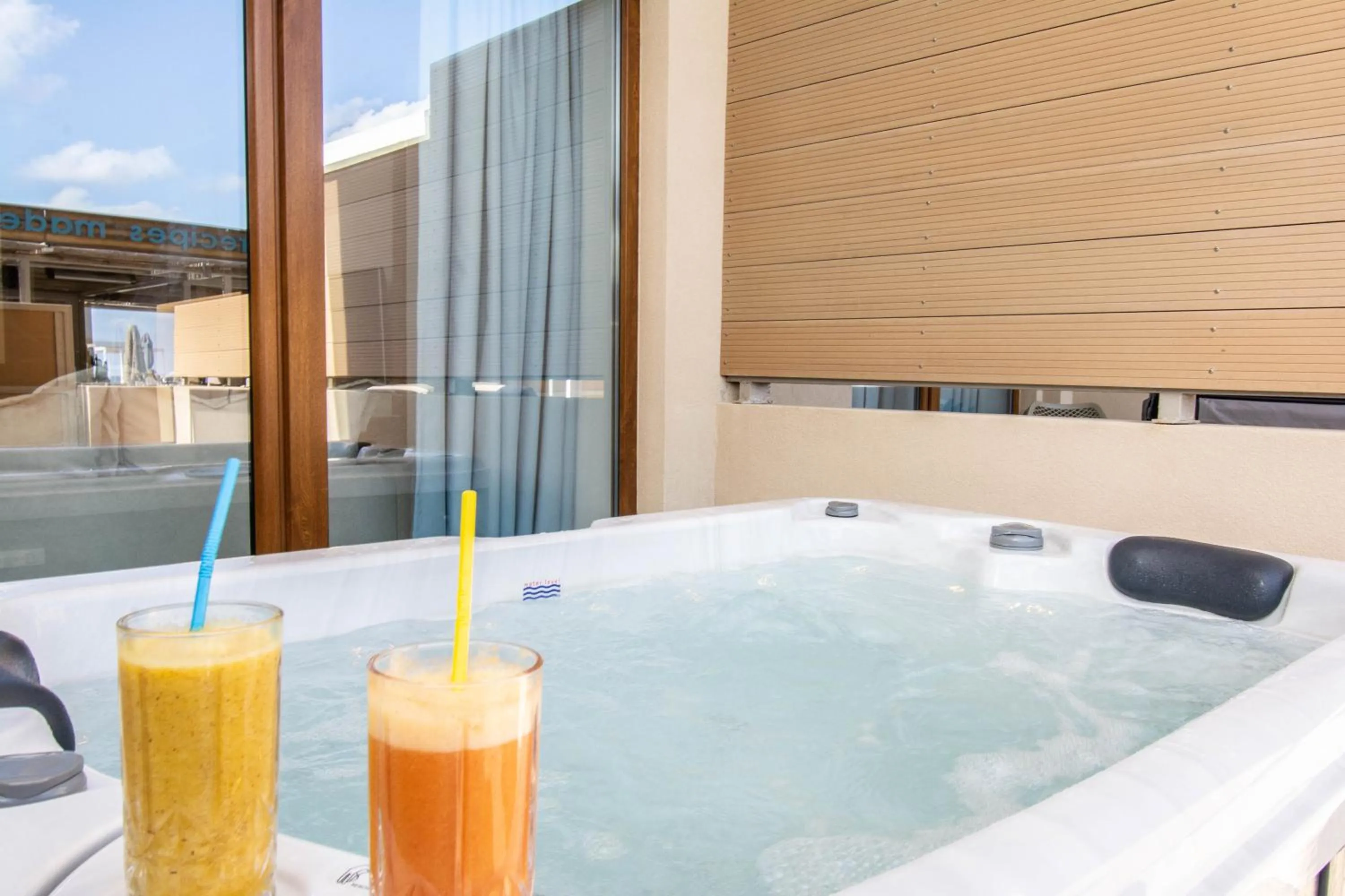 Hot Tub in Yianna Caravel Suites "by Checkin" adults only