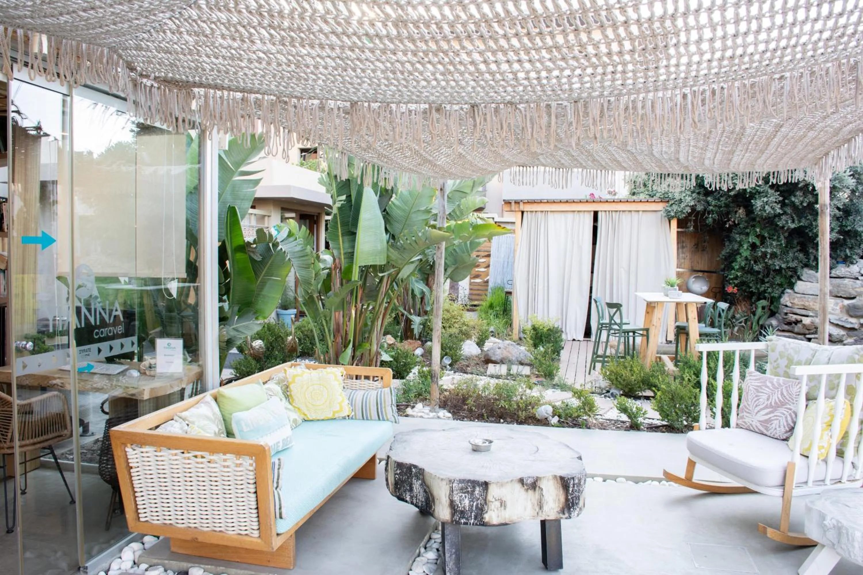 Lounge or bar in Yianna Caravel Suites "by Checkin" adults only