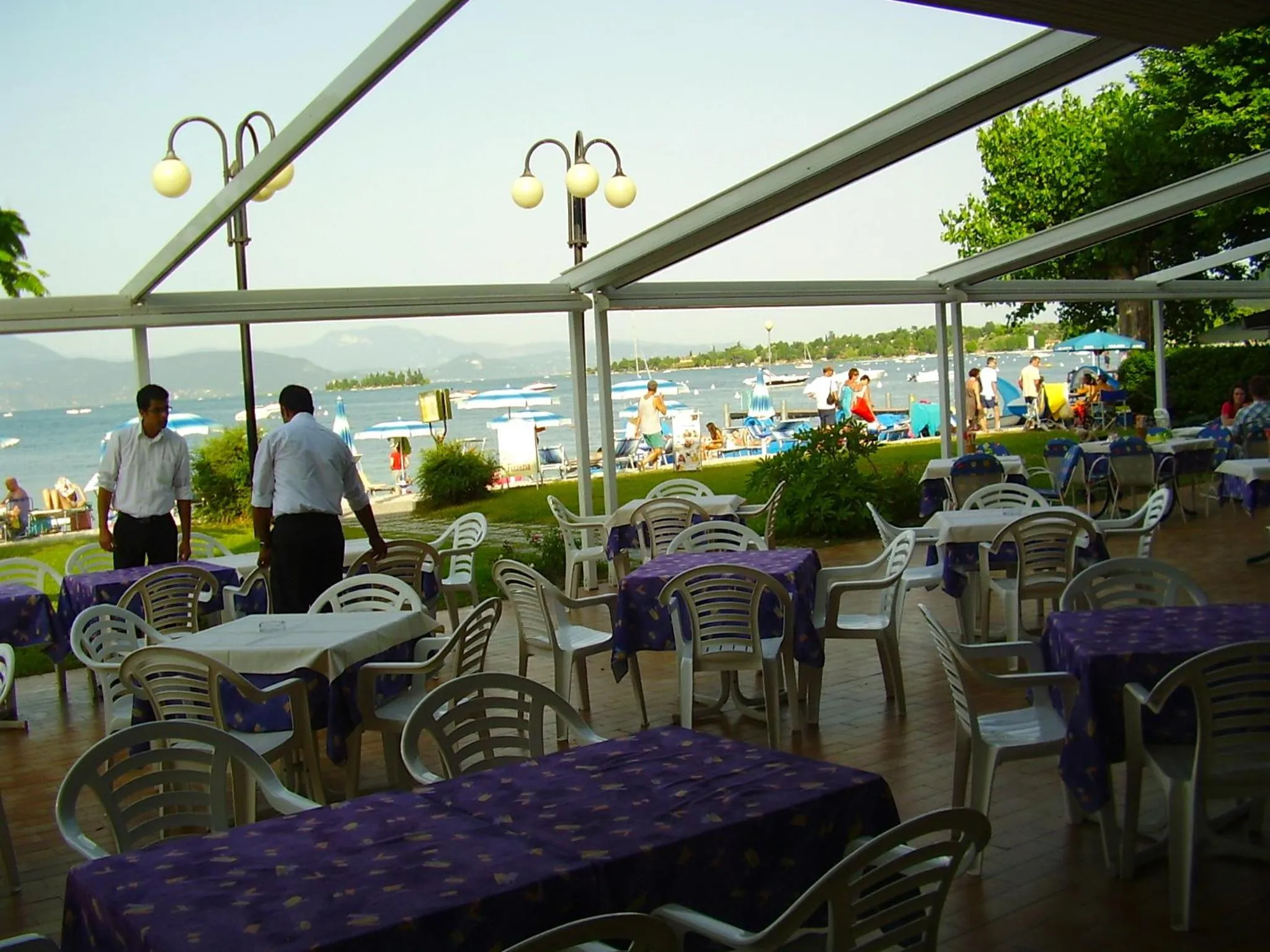 Restaurant/places to eat in Hotel La Romantica