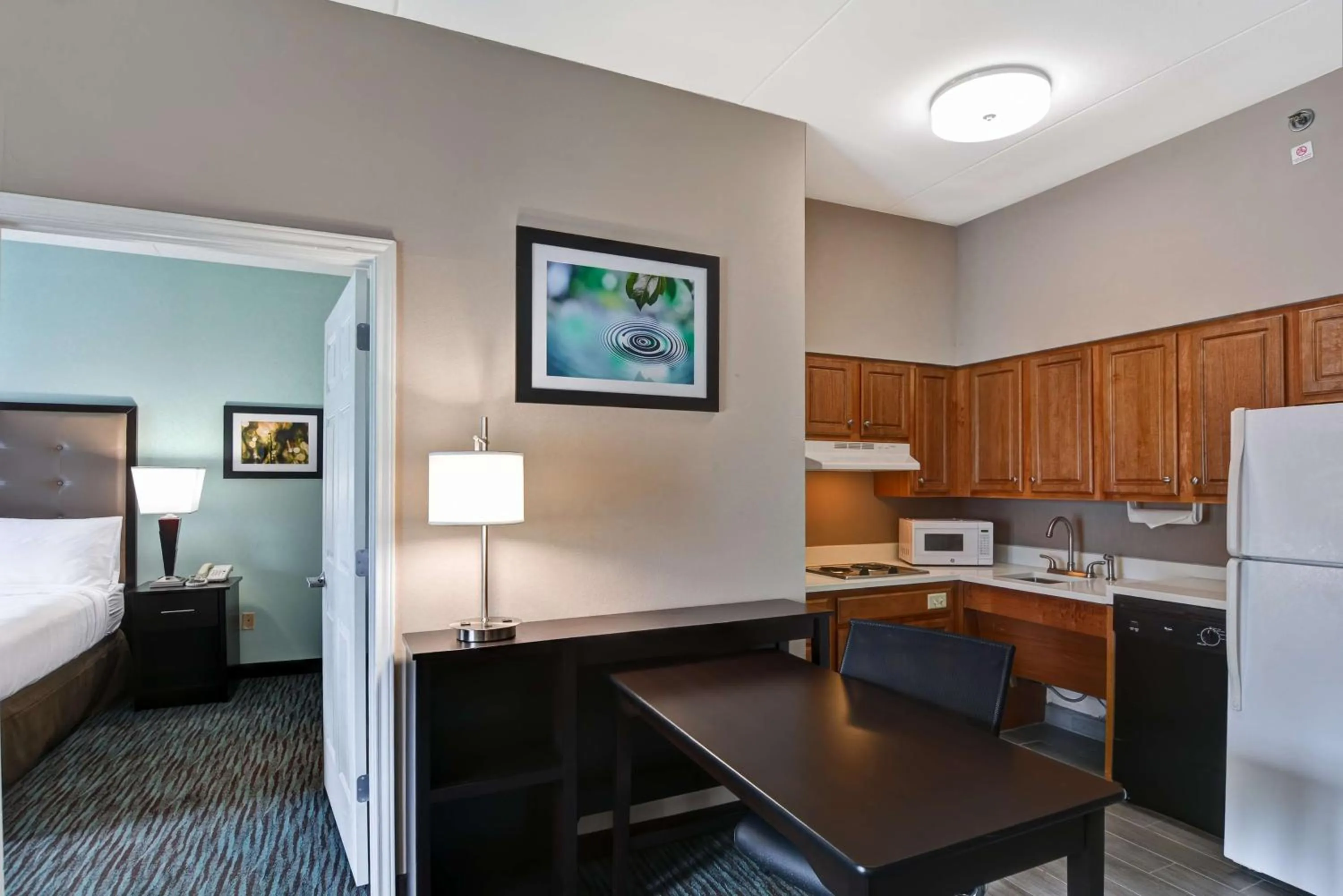 Bedroom, Bed in Homewood Suites by Hilton Aurora Naperville