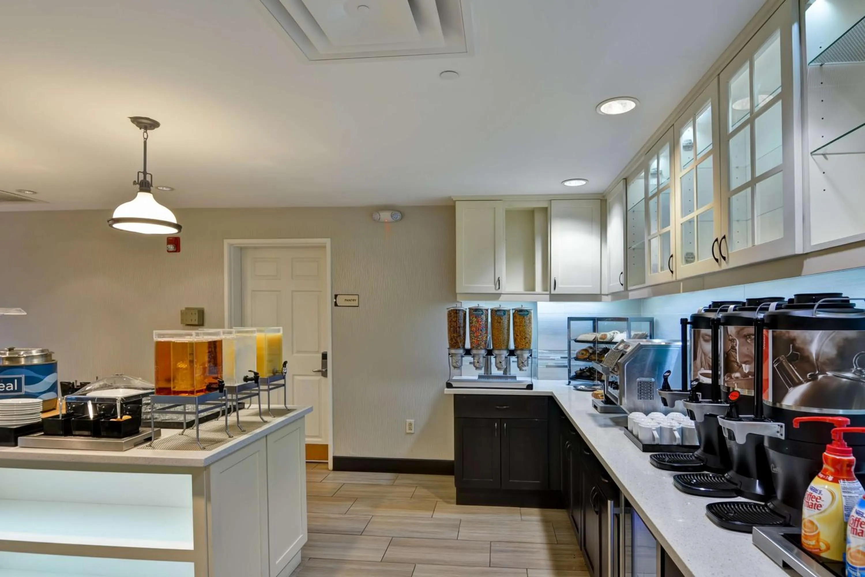 Dining area in Homewood Suites by Hilton Aurora Naperville