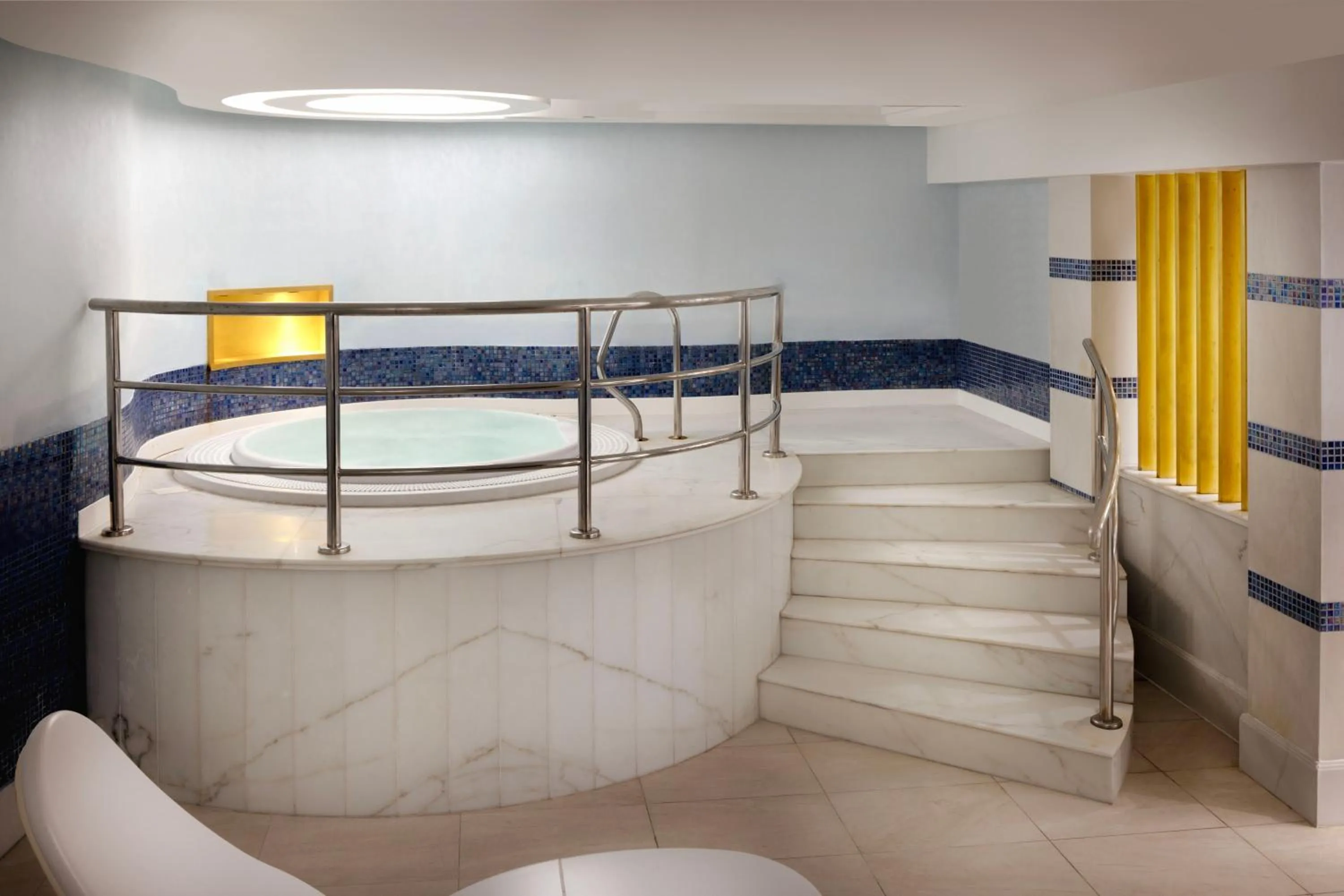 Hot Tub, Bed in Sheraton Oman Hotel