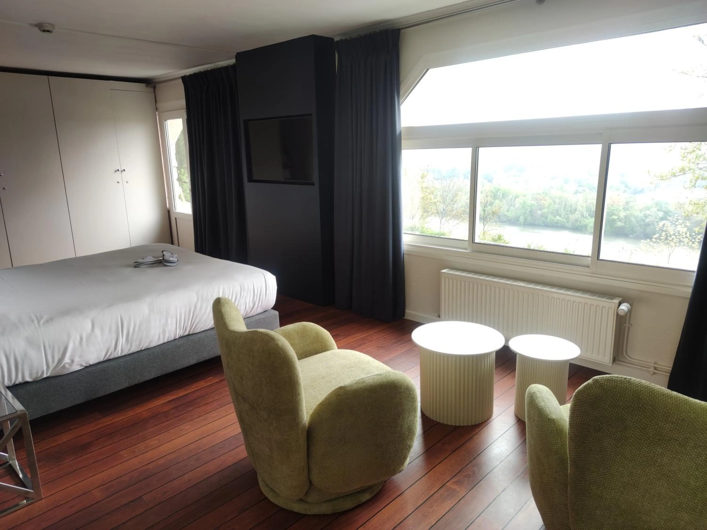 Photo of the whole room, Bed in Domaine De La Corniche