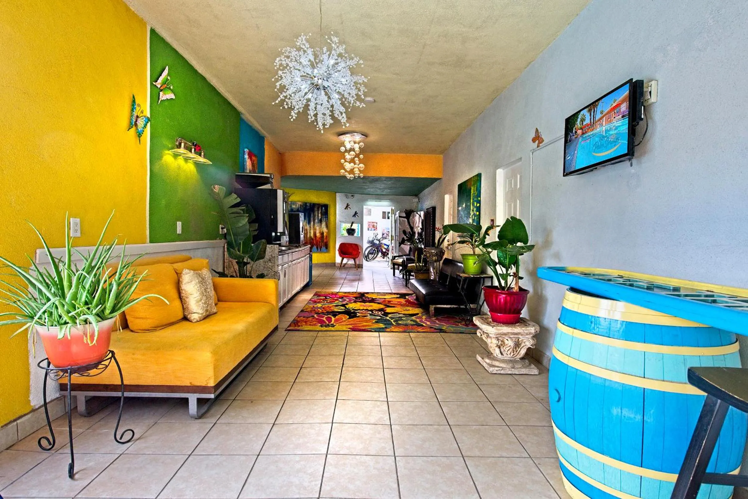 Coffee/tea facilities in Inn at Palm Springs