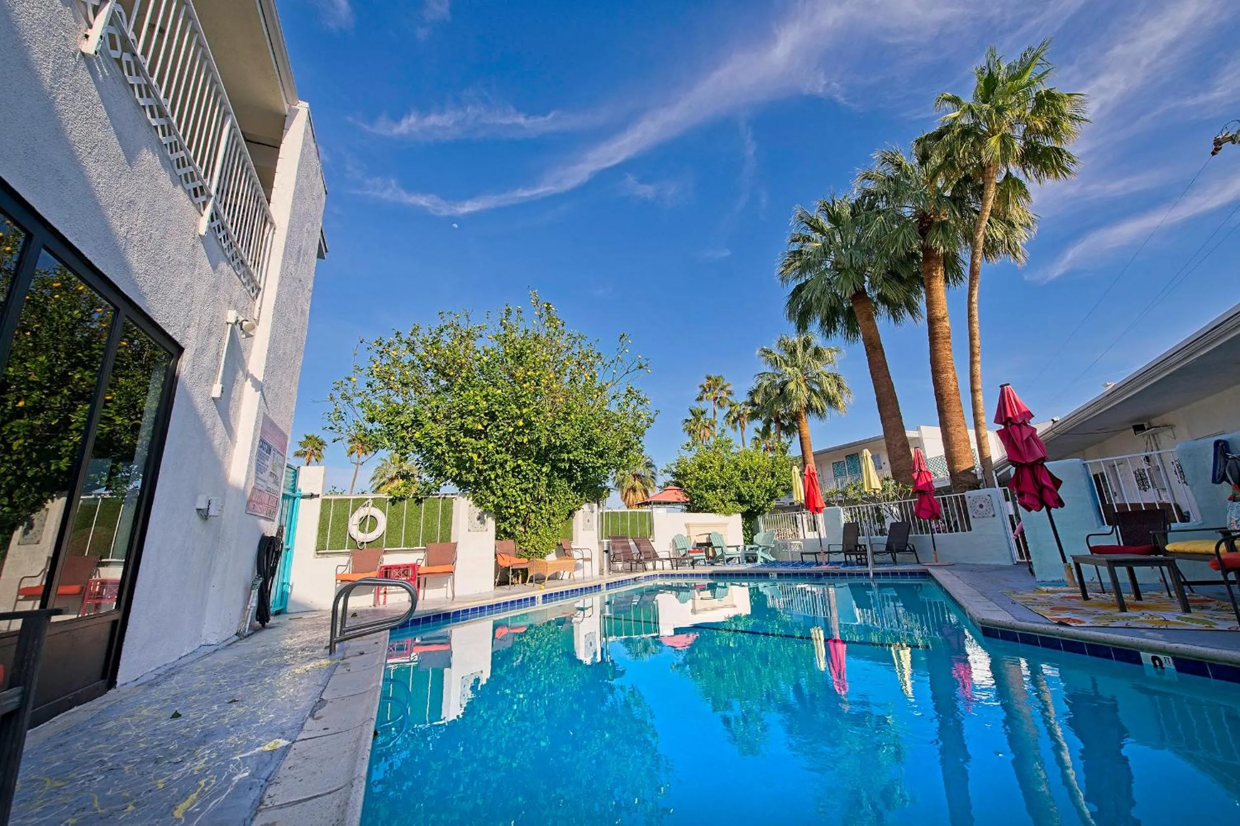 Swimming pool in Inn at Palm Springs