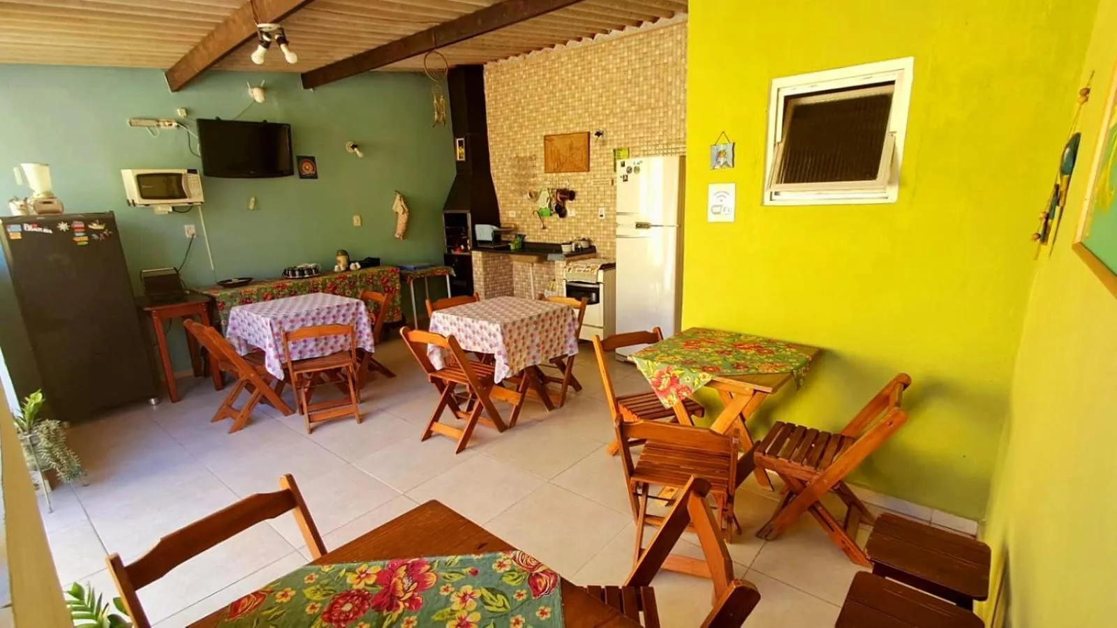 Communal lounge/ TV room in Suítes Cantinho do Sossego em Ubatuba