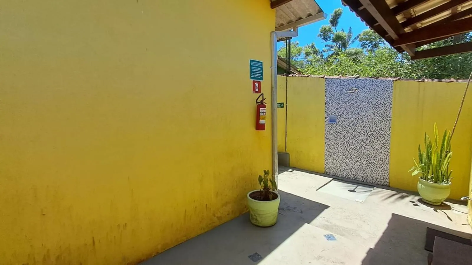 Shower in Suítes Cantinho do Sossego em Ubatuba