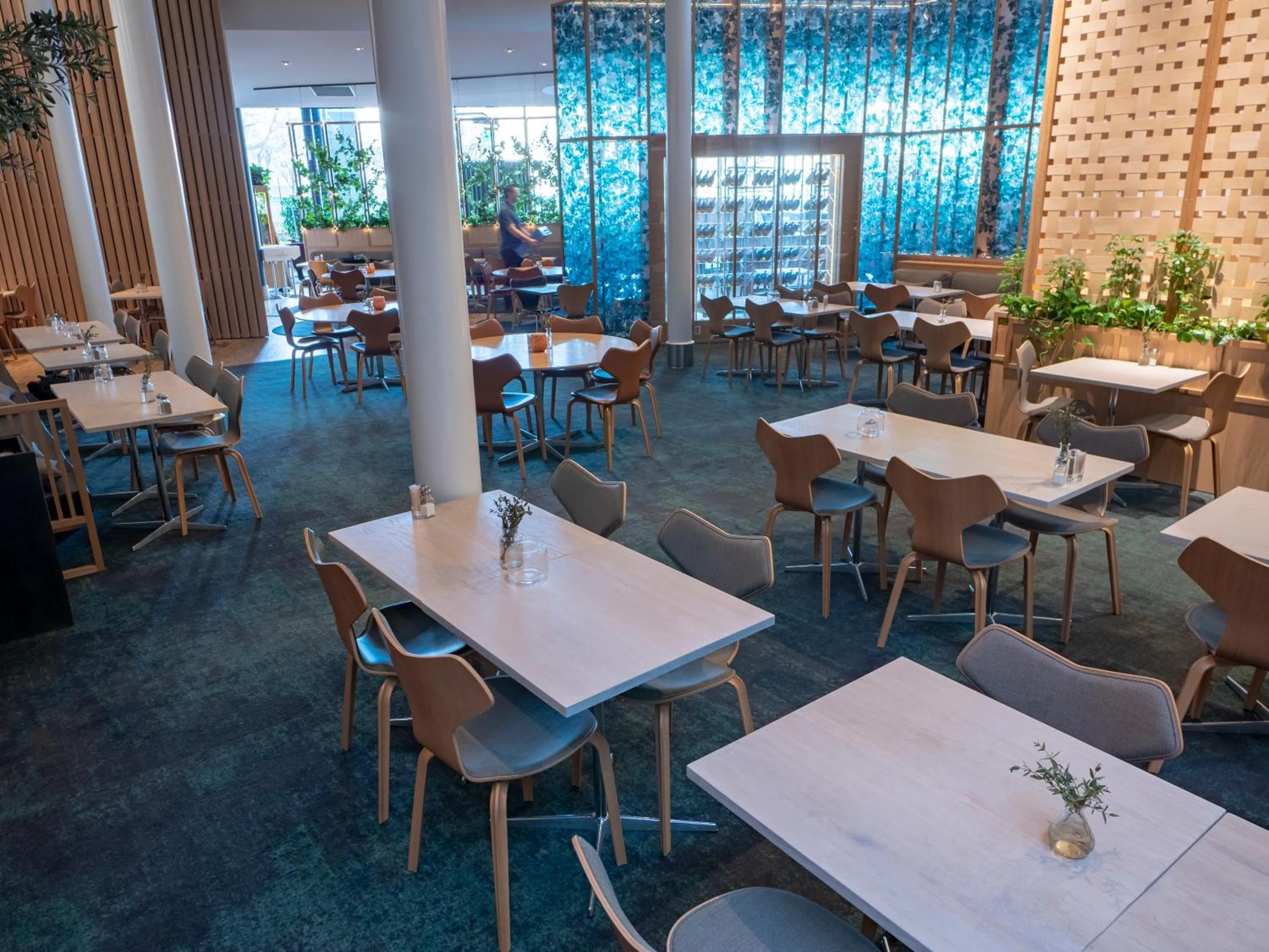 Meals in Clarion Hotel Sign