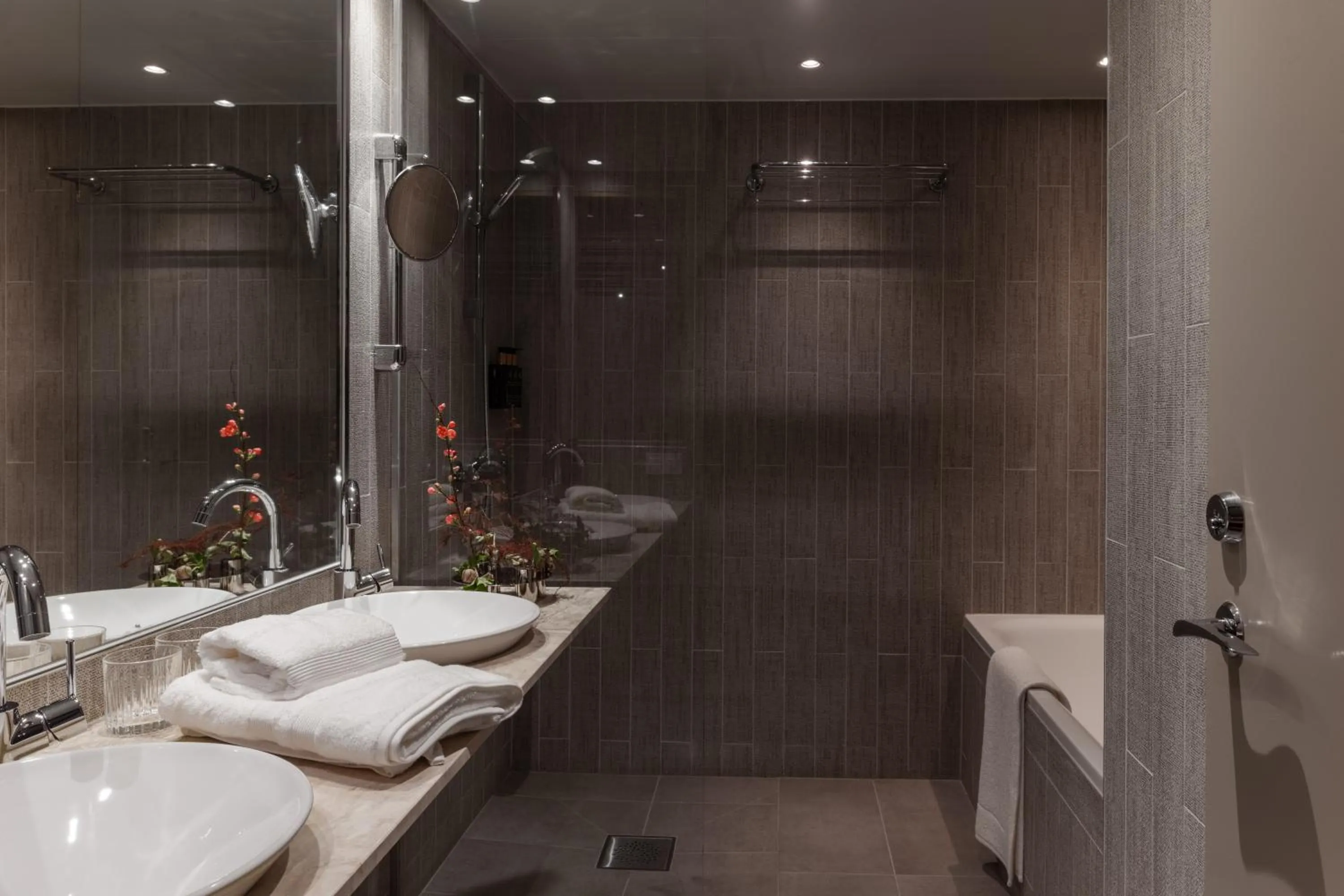 Bathroom in Clarion Hotel Sign