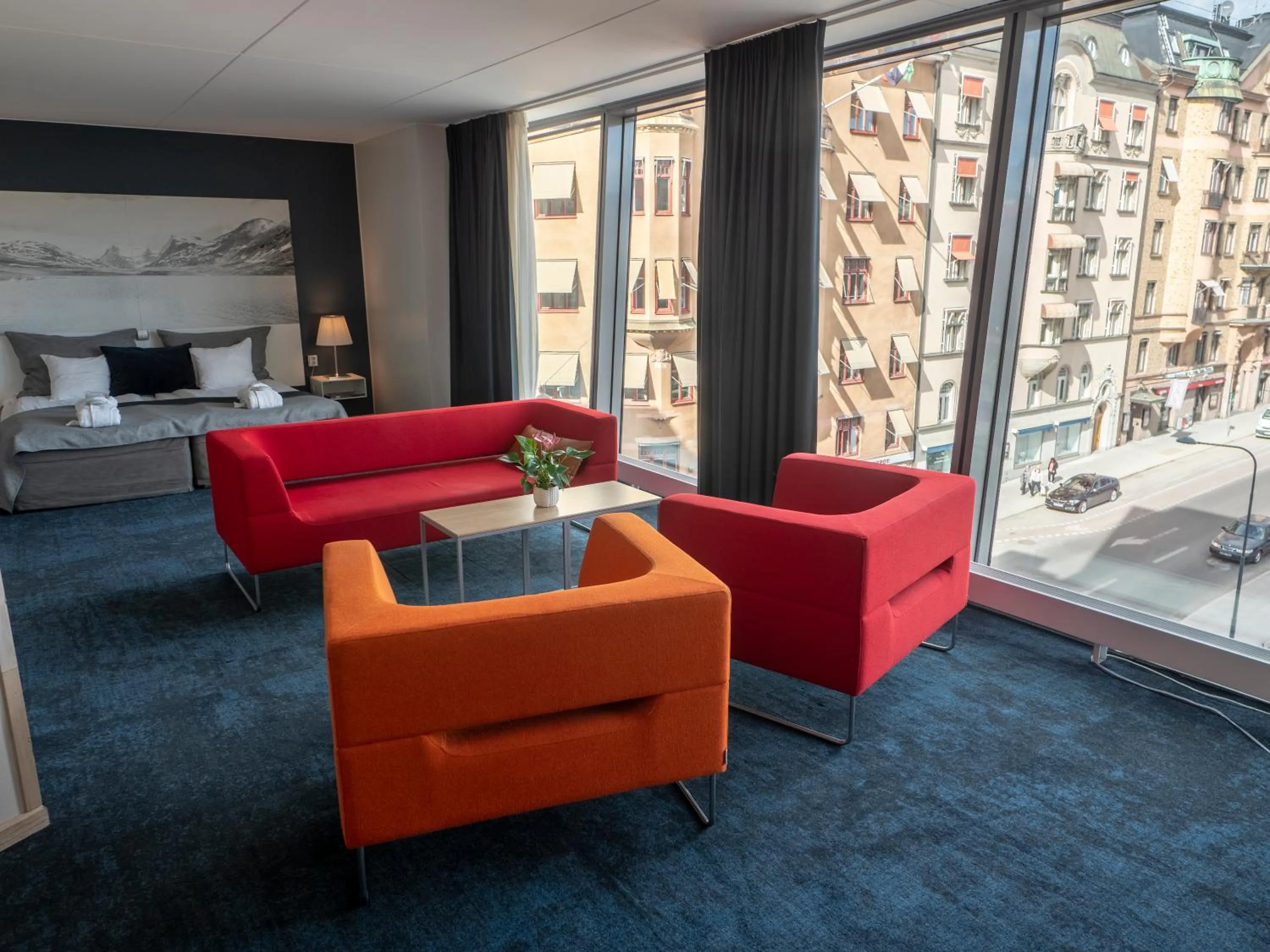 Photo of the whole room in Clarion Hotel Sign