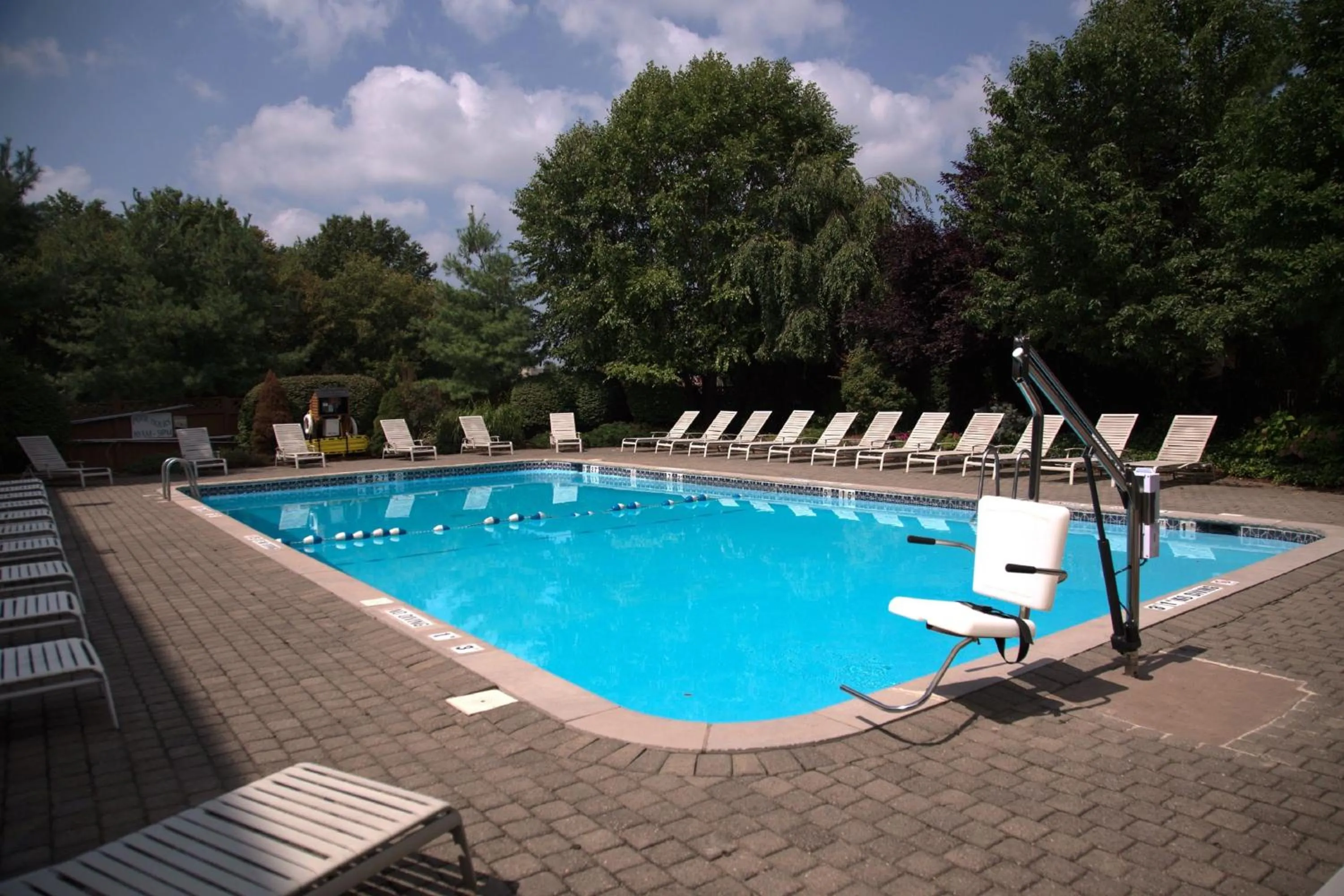 Swimming pool in Holiday Inn & Suites Parsippany Fairfield by IHG