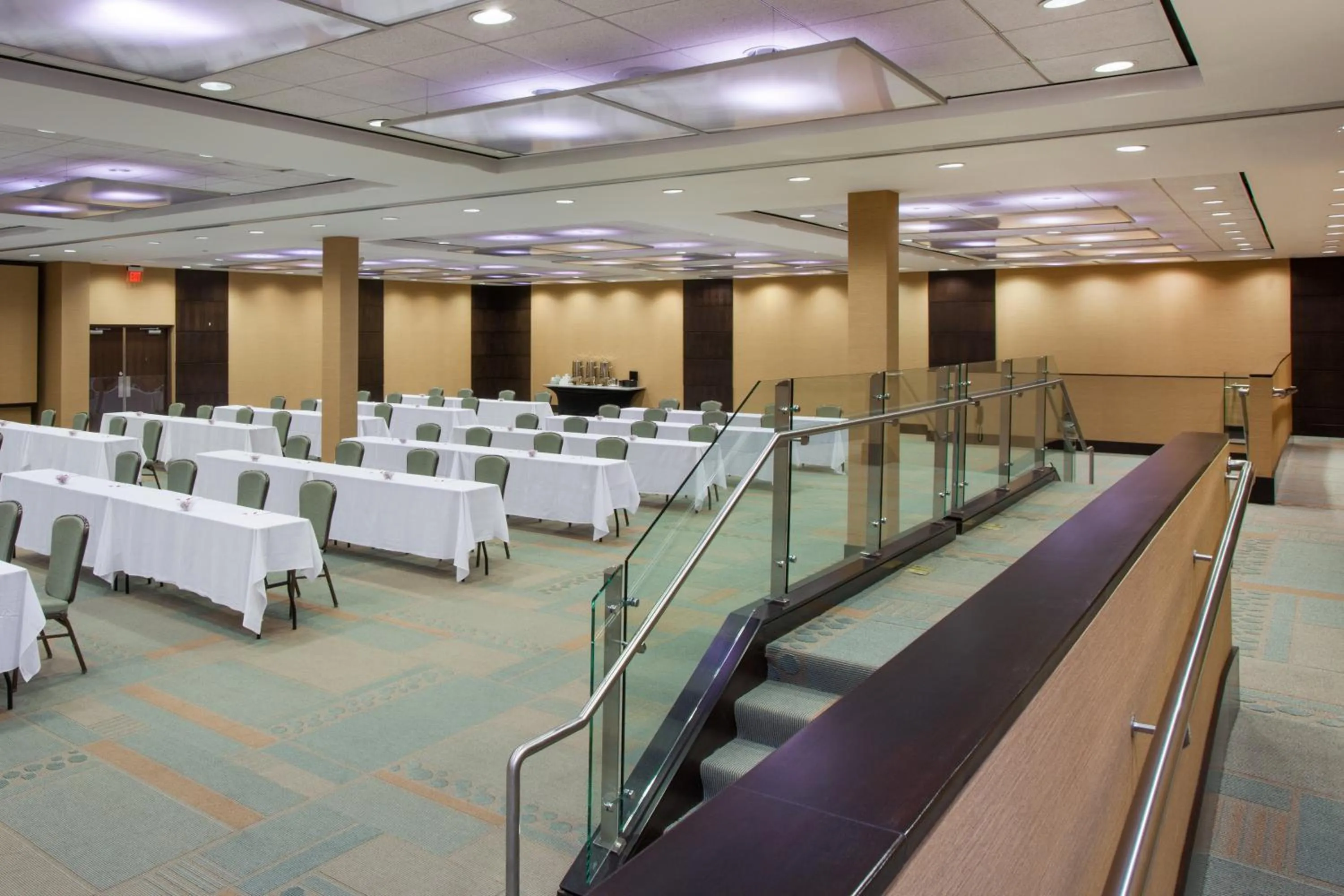 Meeting/conference room in Crowne Plaza Hotel Glen Ellyn/Lombard by IHG
