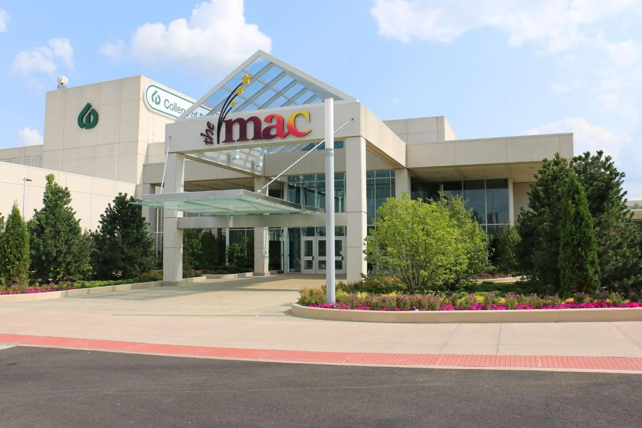 Nearby landmark in Crowne Plaza Hotel Glen Ellyn/Lombard by IHG