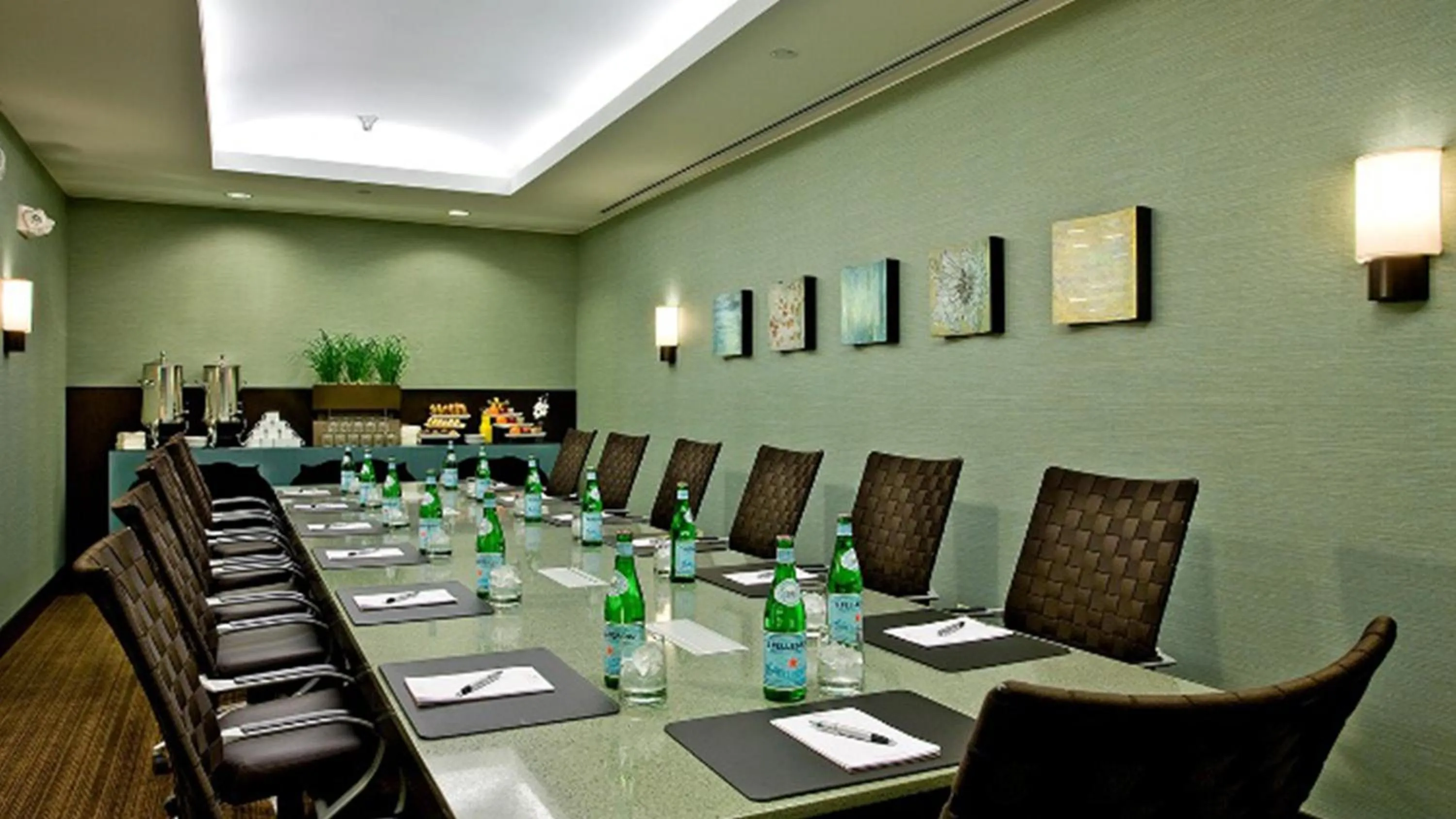 Meeting/conference room in Crowne Plaza Hotel Glen Ellyn/Lombard by IHG