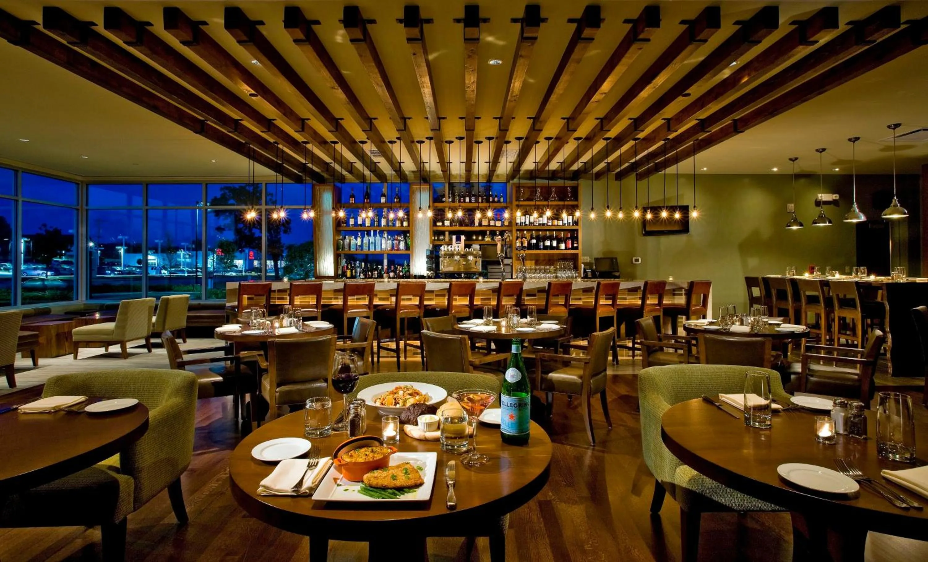 Restaurant/places to eat in Crowne Plaza Hotel Glen Ellyn/Lombard by IHG