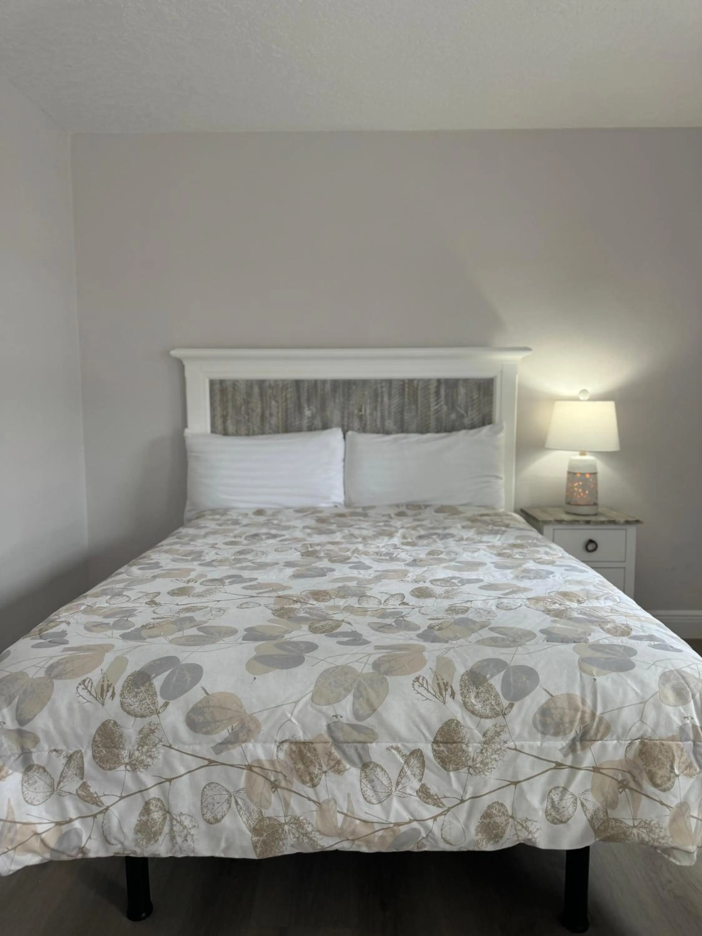 Bed in Sea Dell Motel - Marathon