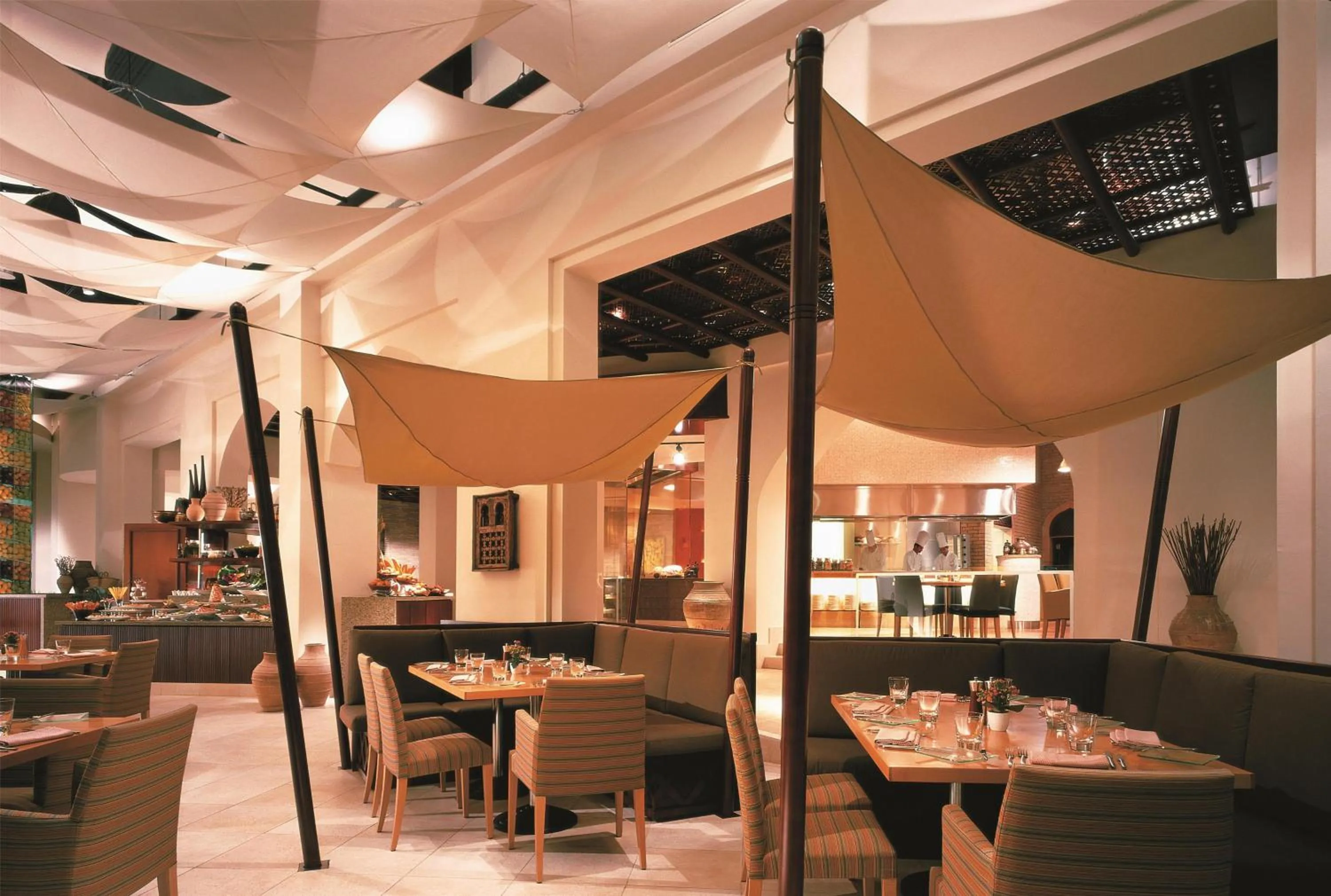 Restaurant/places to eat in Hilton Muscat Al Bandar