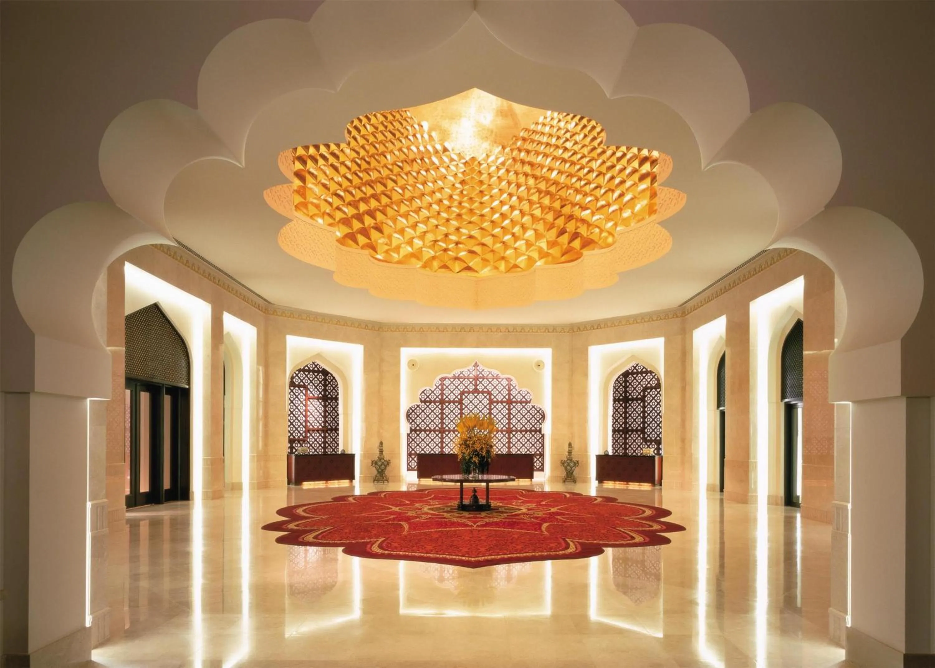 Lobby or reception in Hilton Muscat Al Bandar