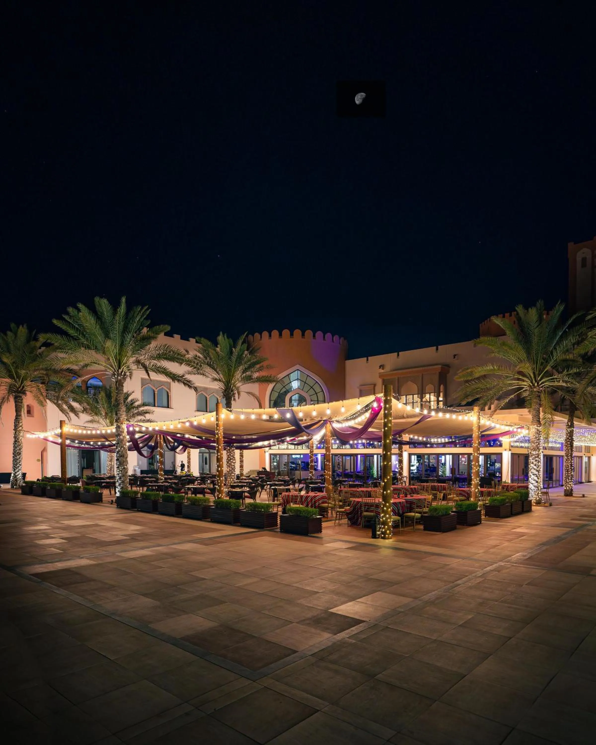 Restaurant/places to eat in Hilton Muscat Al Bandar