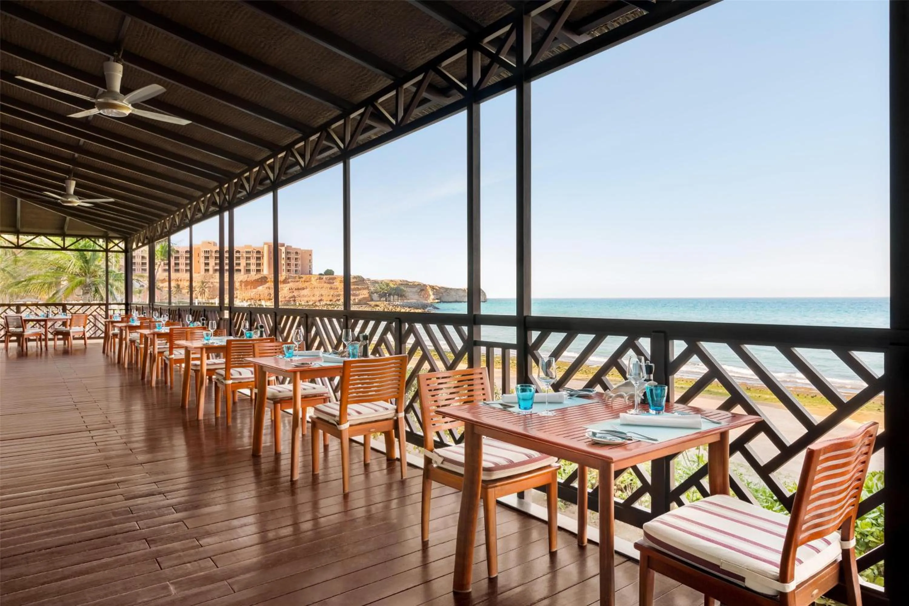 Restaurant/places to eat in Hilton Muscat Al Bandar