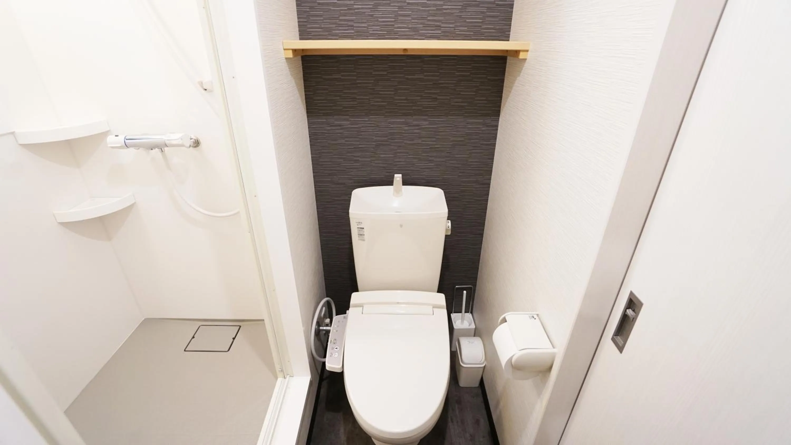 Toilet in Poly Hostel Osaka