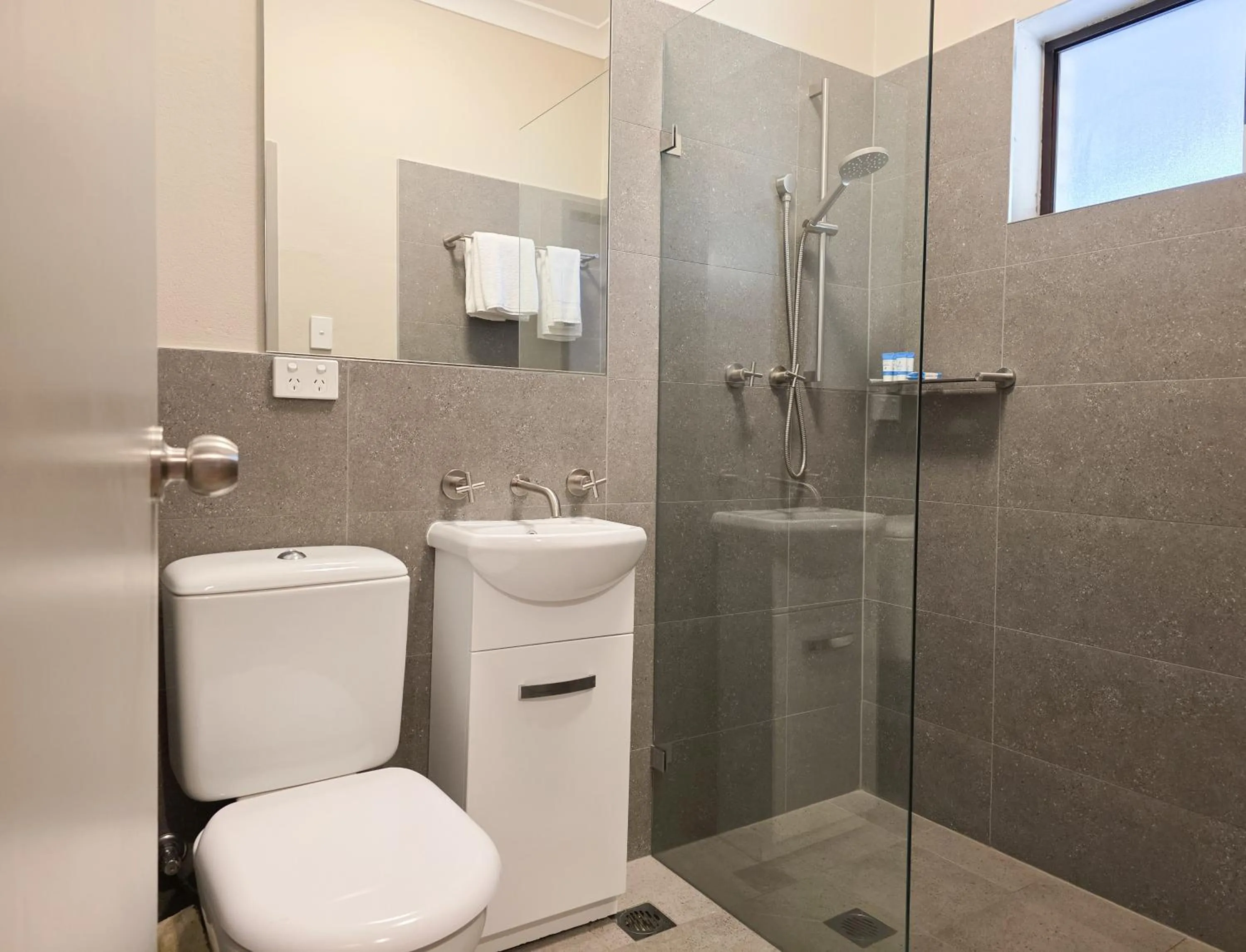 Shower in El Toro Motel