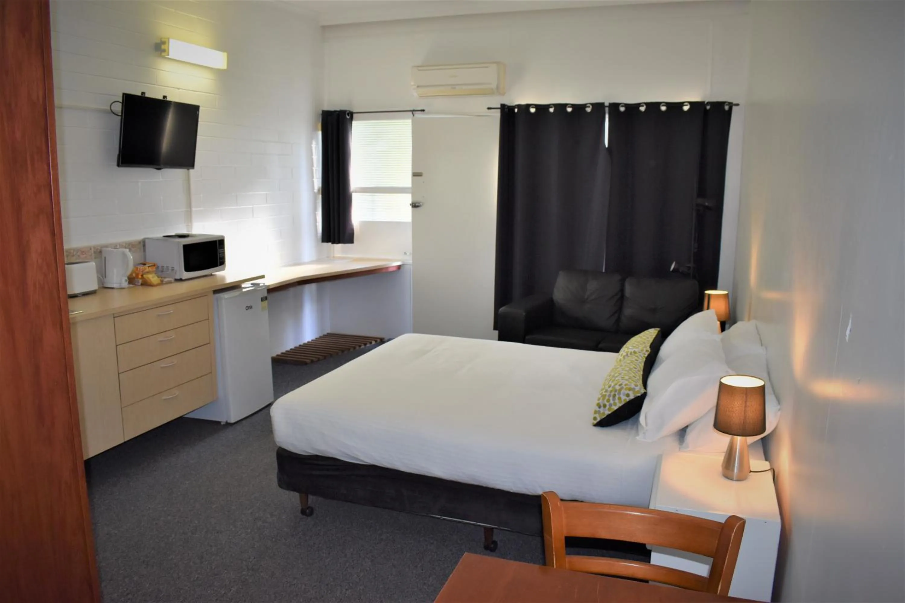 Bedroom, Bed in Ship Inn Motel Yarram