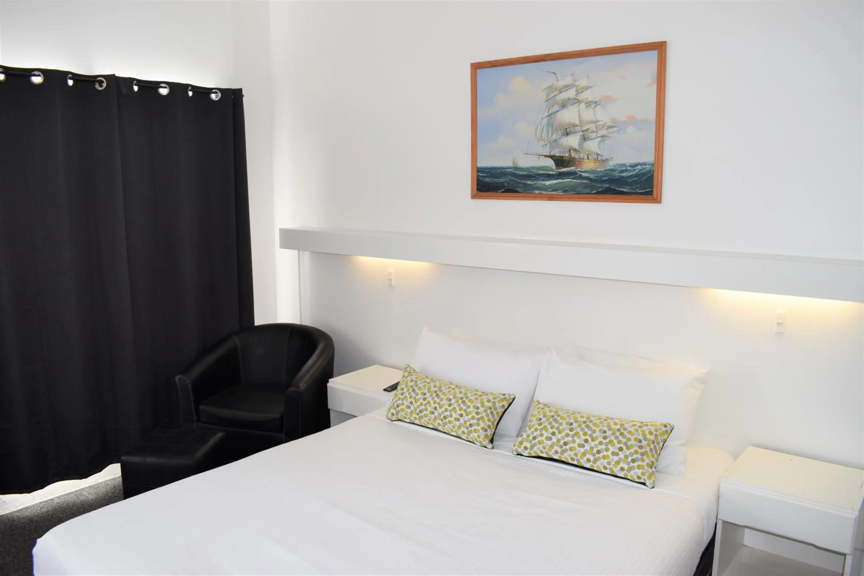 Bed in Ship Inn Motel Yarram