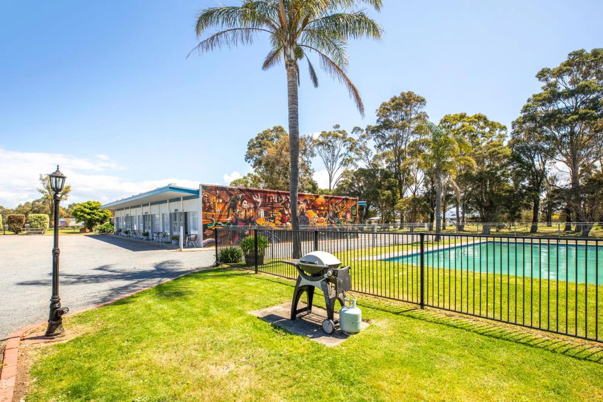 Pool view in Ship Inn Motel Yarram