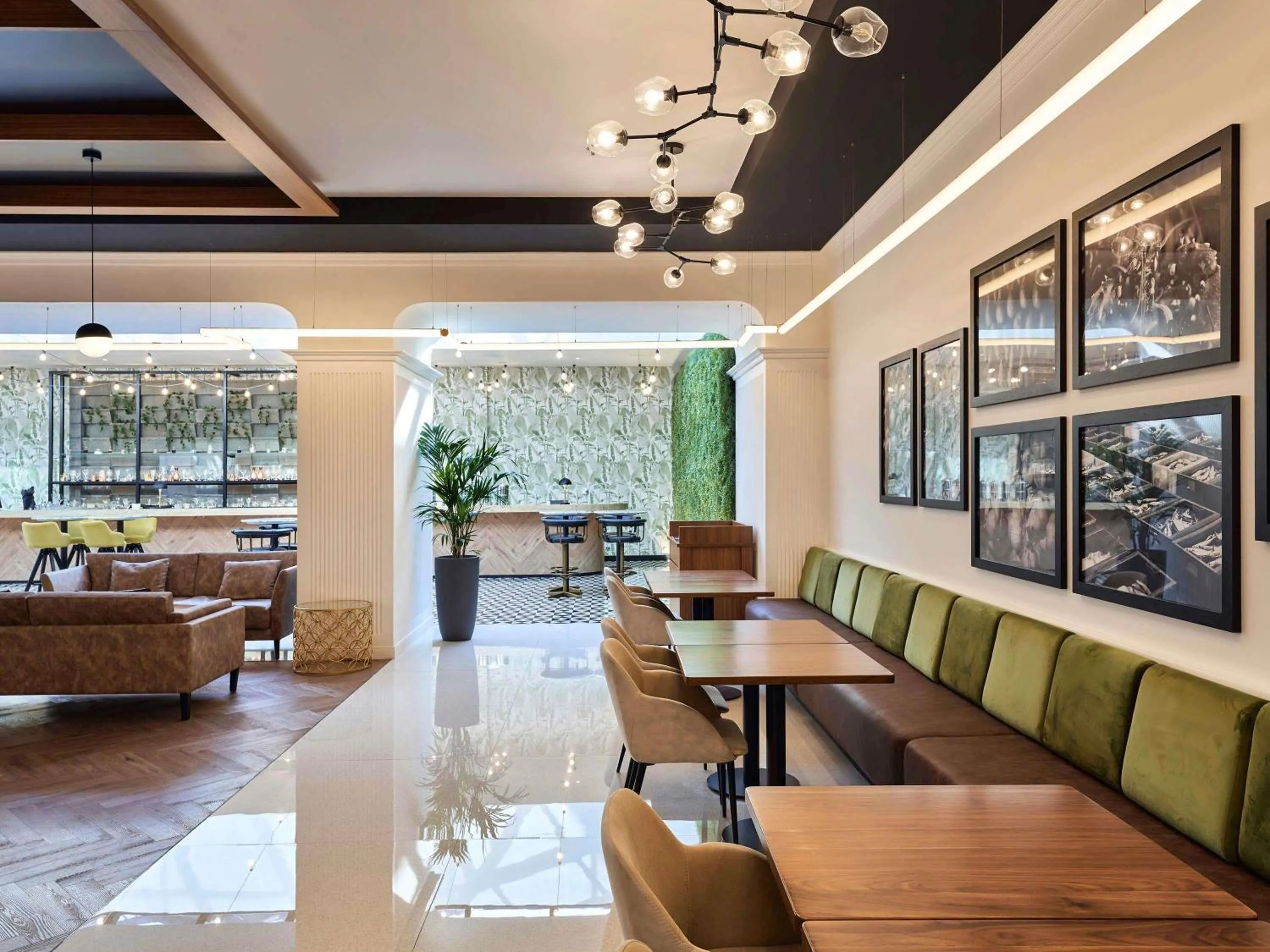 Restaurant/places to eat in Fairmont Bab Al Bahr