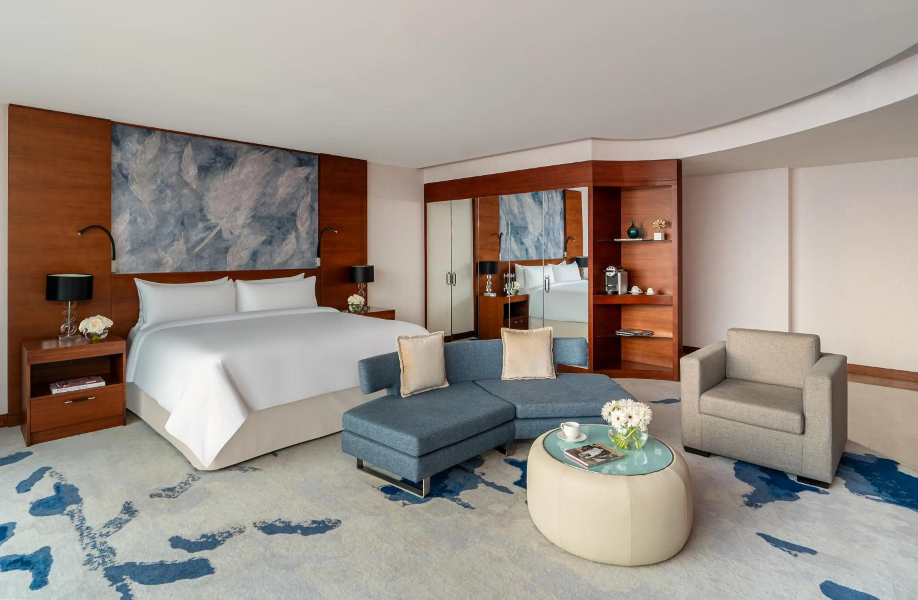 Photo of the whole room, Bed in Fairmont Bab Al Bahr