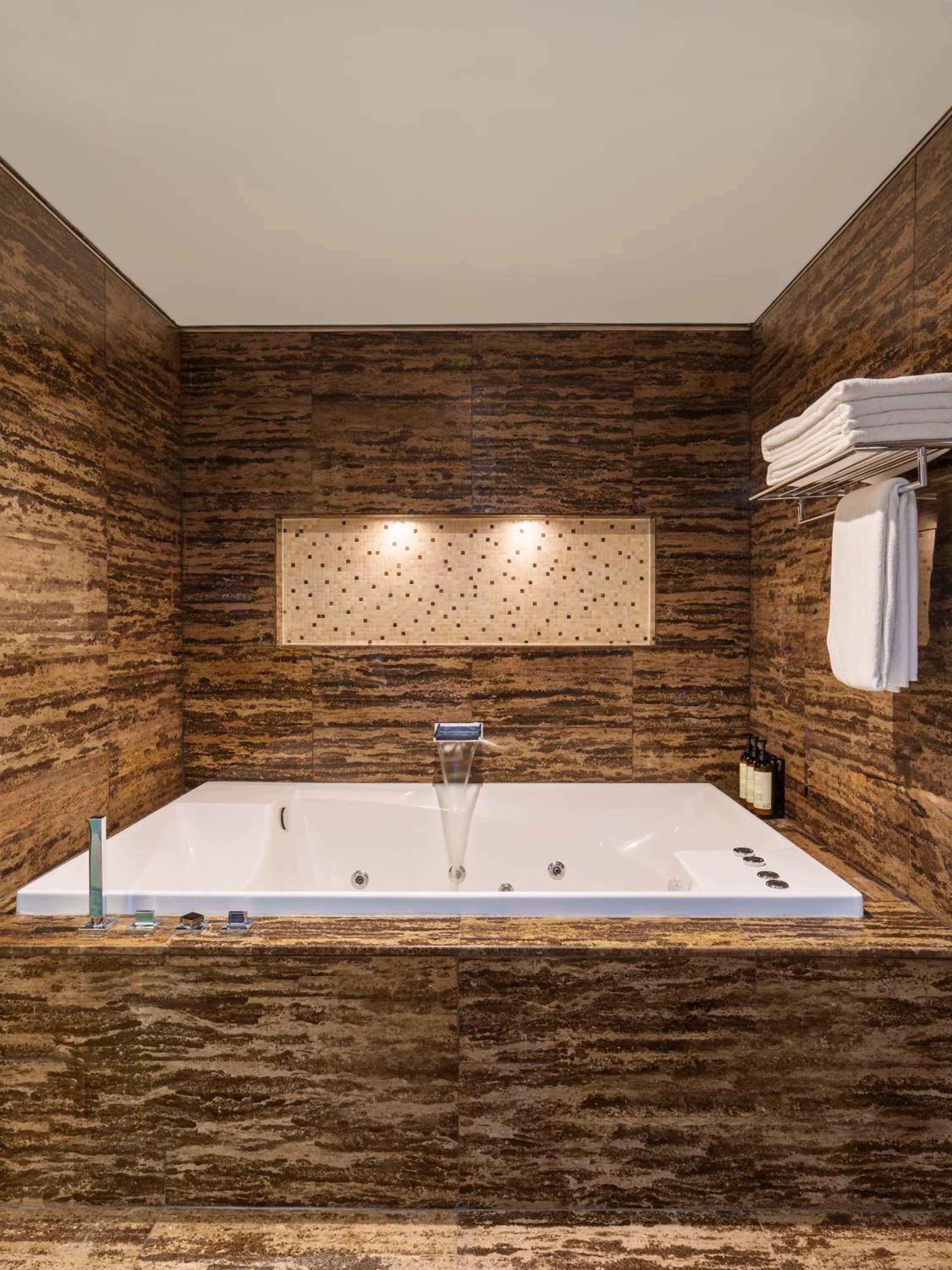 Bathroom in Fairmont Bab Al Bahr