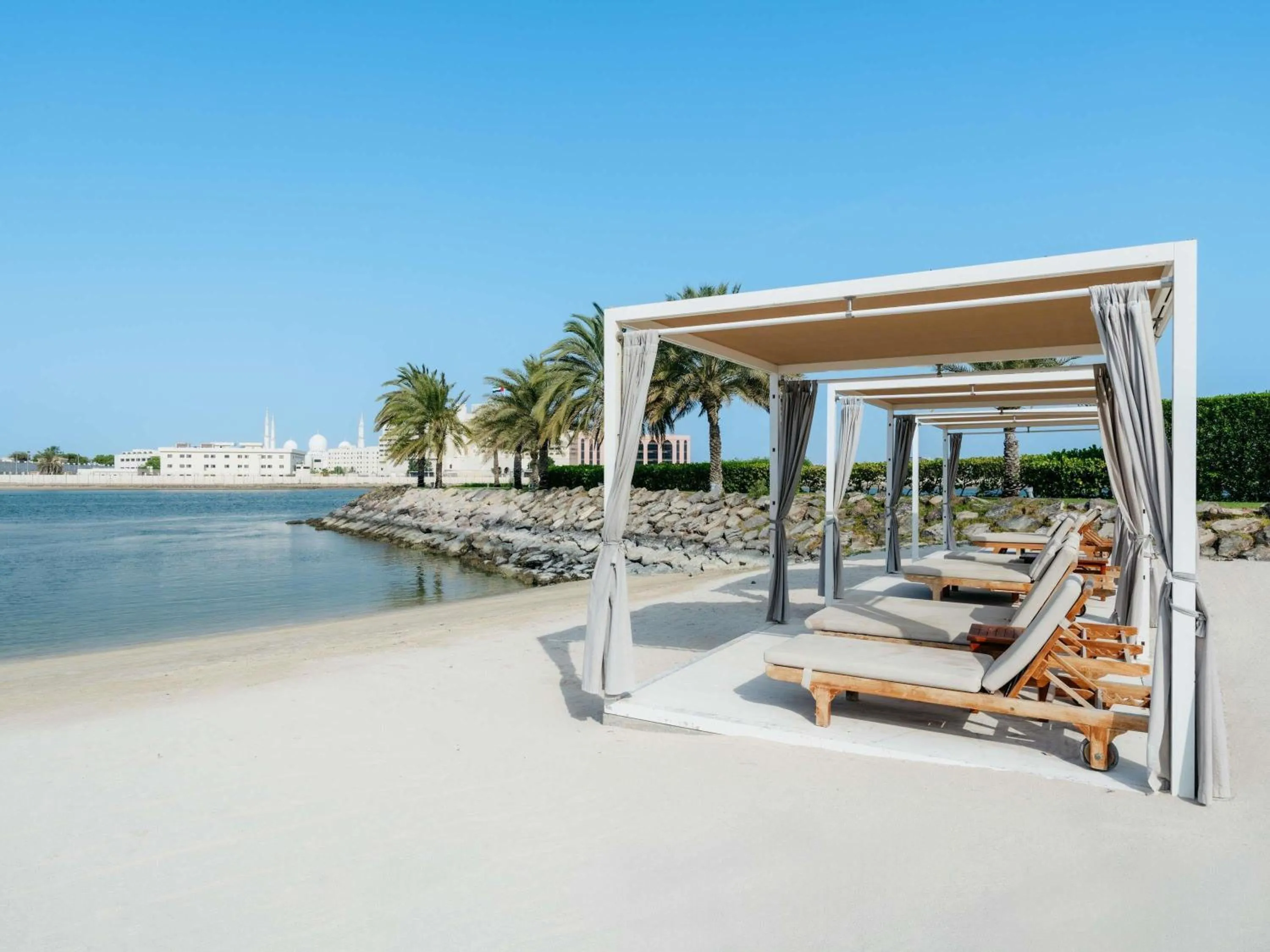 Lounge or bar in Fairmont Bab Al Bahr