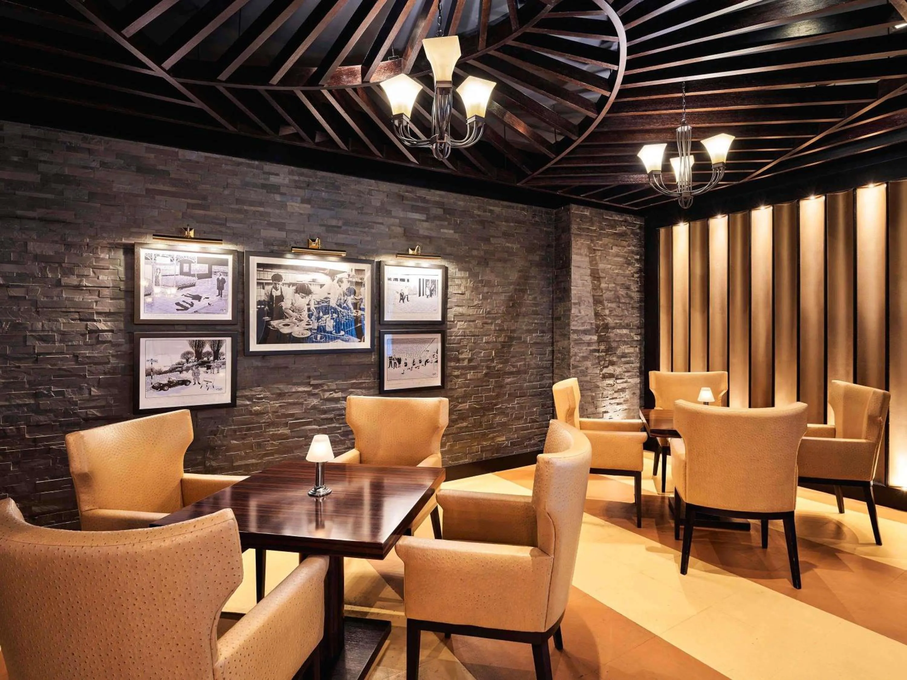 Restaurant/places to eat in Fairmont Bab Al Bahr