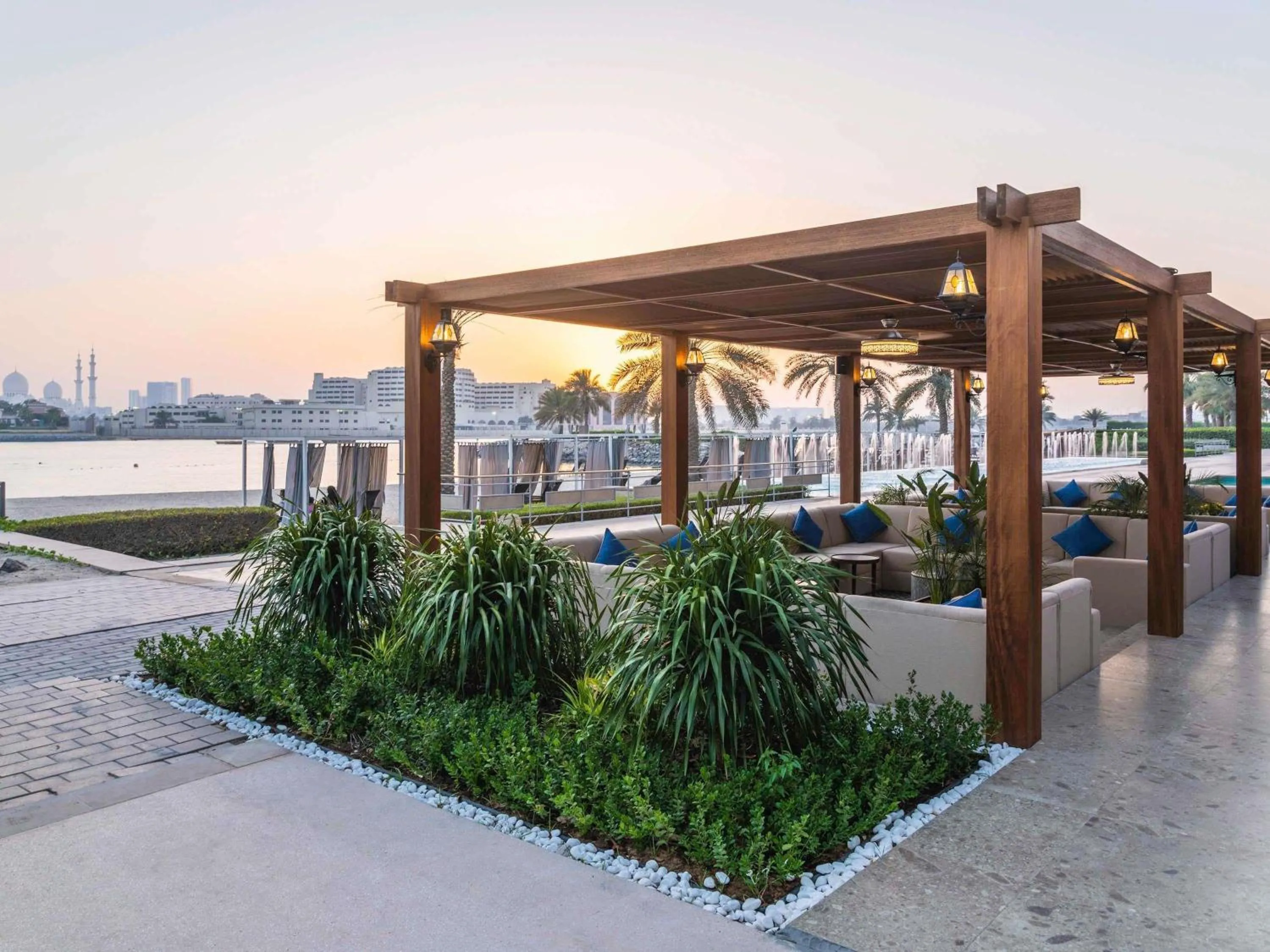 Restaurant/places to eat in Fairmont Bab Al Bahr