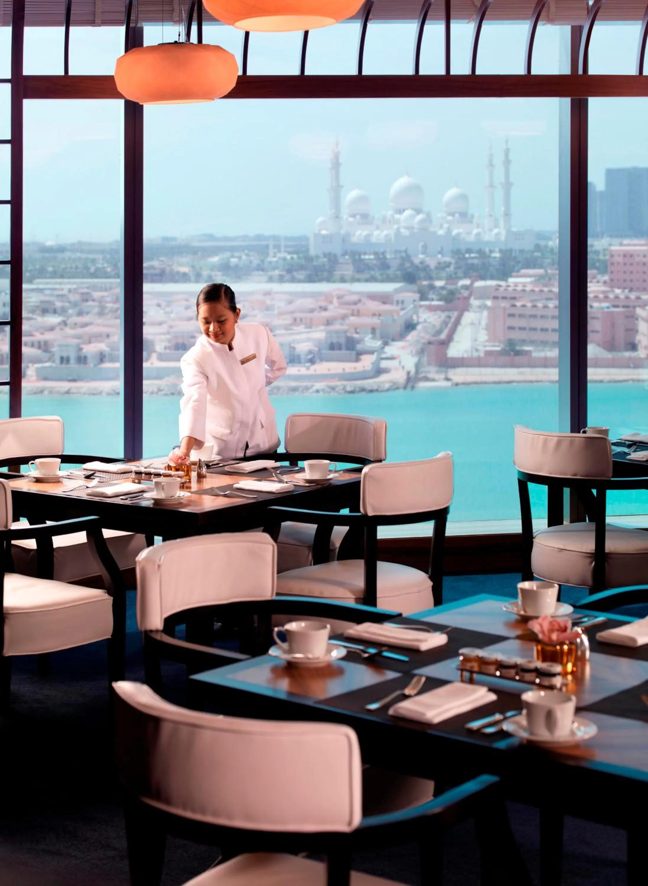 Restaurant/places to eat in Fairmont Bab Al Bahr