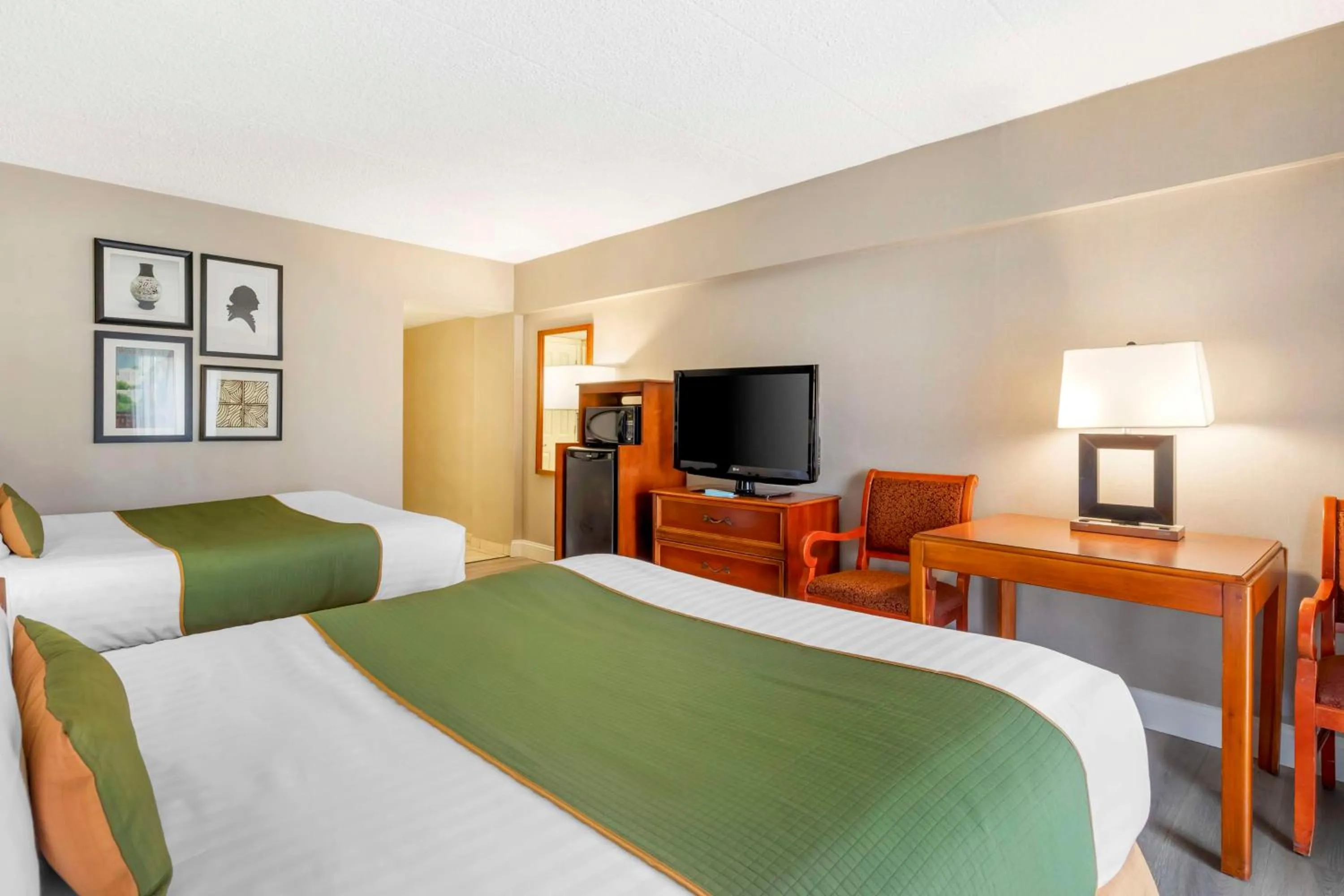 Bedroom, Bed in Best Western Capital Beltway Washington DC