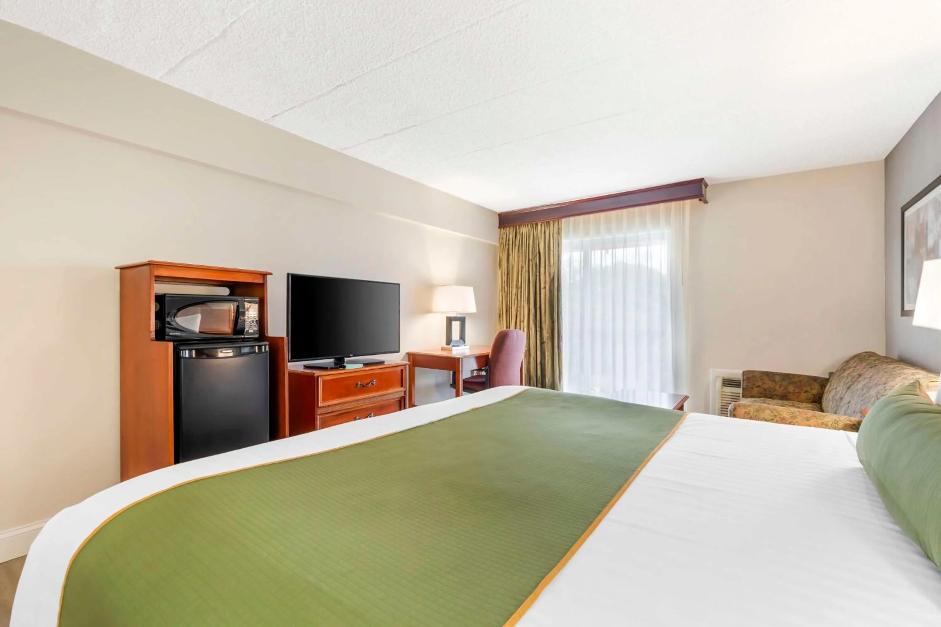Bedroom, Bed in Best Western Capital Beltway Washington DC