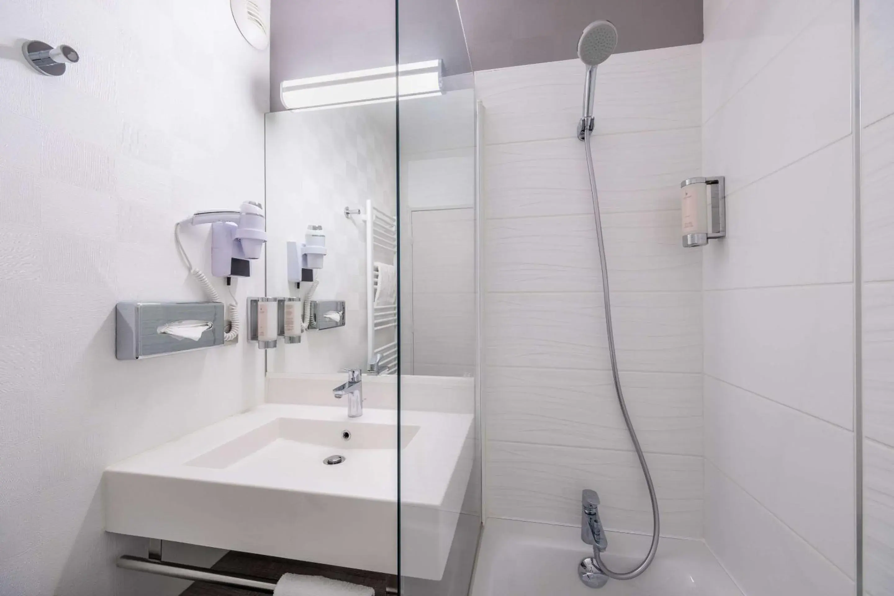 Superior Double Room in Hotel Le Circuit Le Mans Superior Double Room in Hotel Le Circuit Le Mans