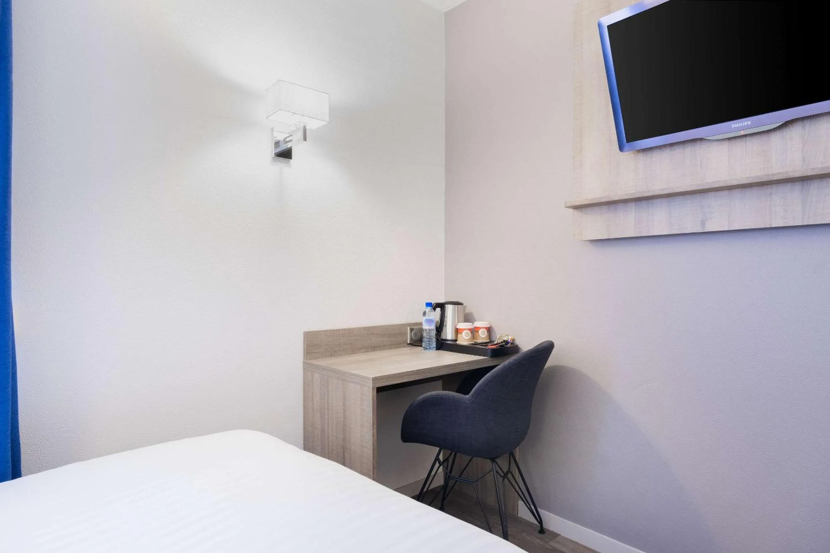 Photo of the whole room, Bed in Hotel Le Circuit Le Mans