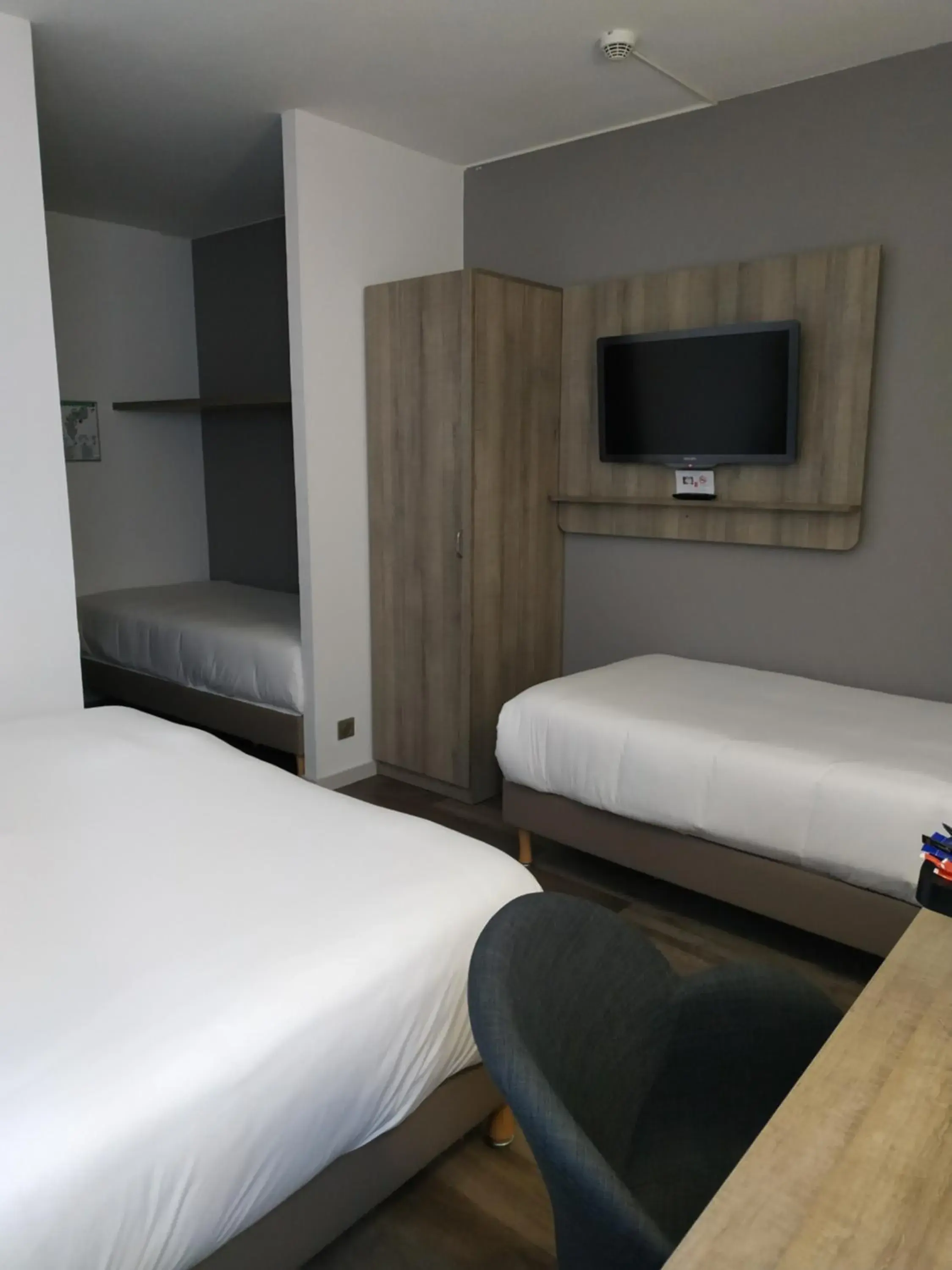 Family Room in Hotel Le Circuit Le Mans Family Room in Hotel Le Circuit Le Mans